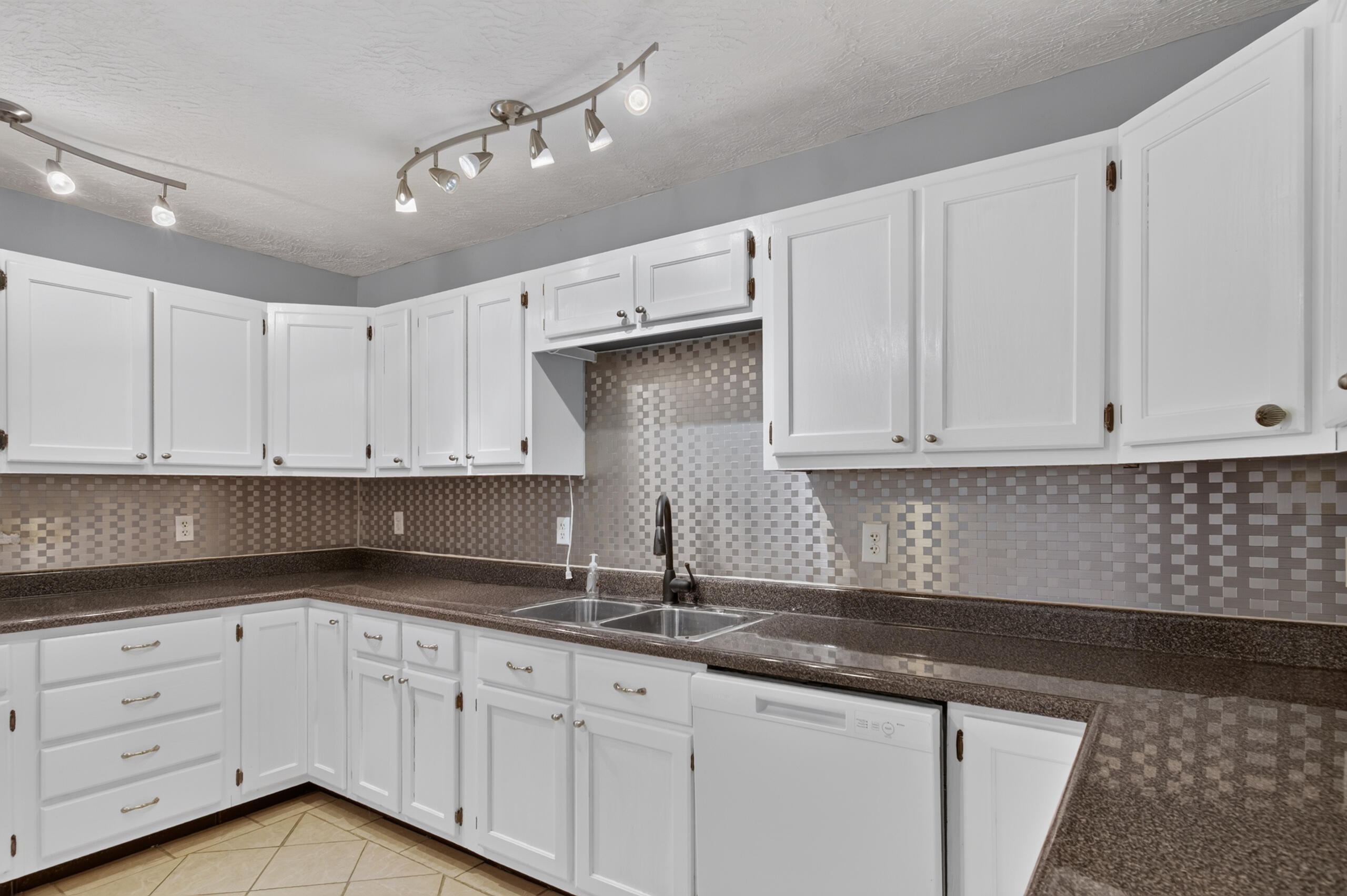 1408 Ky-80 Property Photo 10