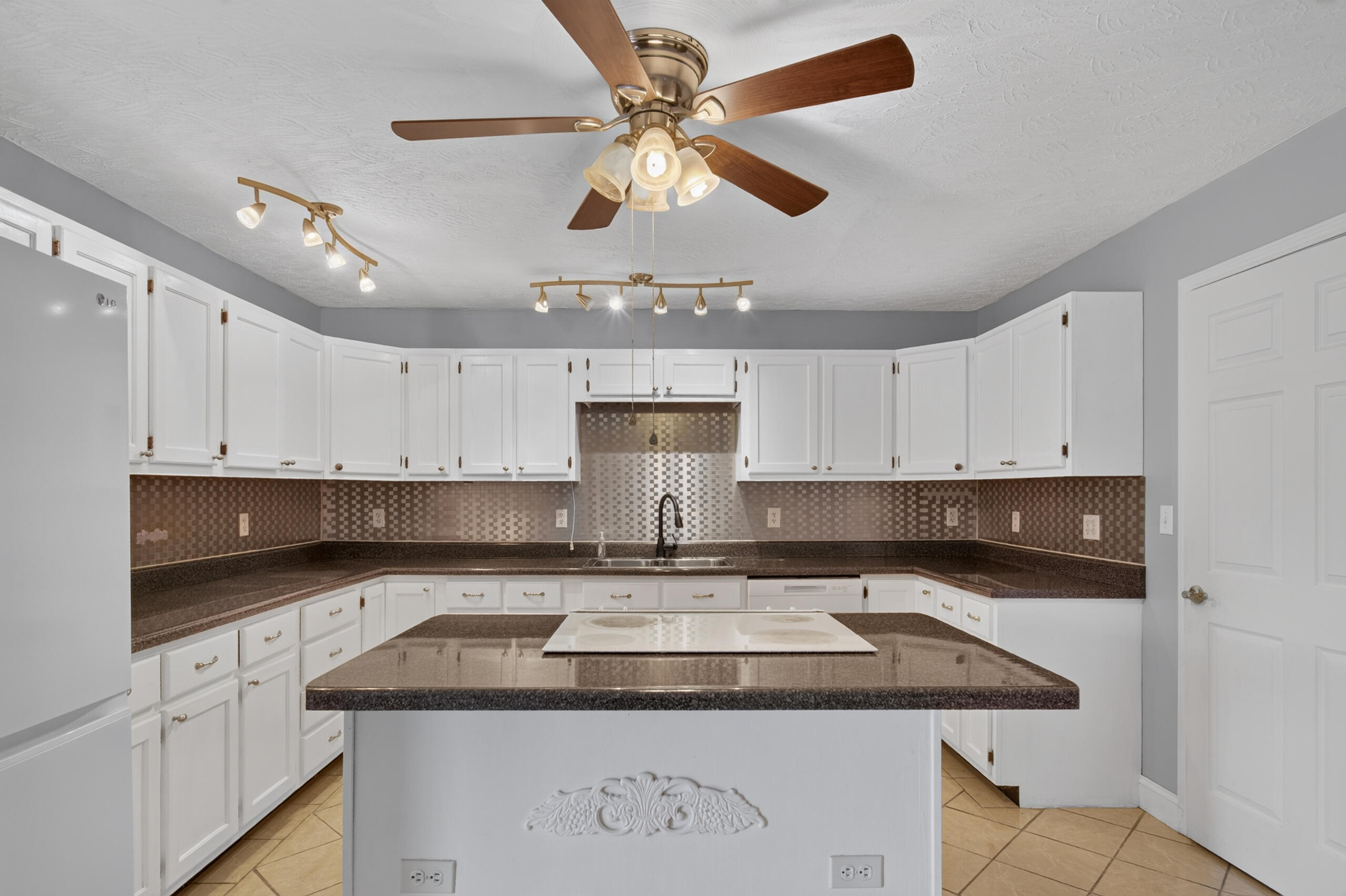 1408 Ky-80 Property Photo 11