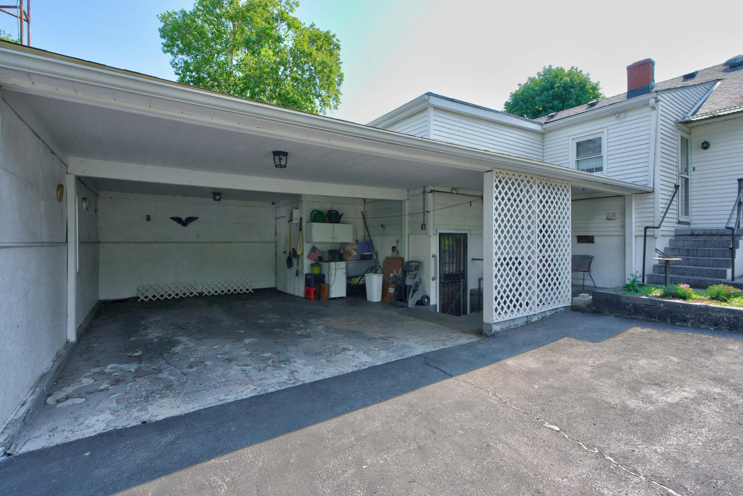 305 1/2 S 3rd Street Property Photo 30