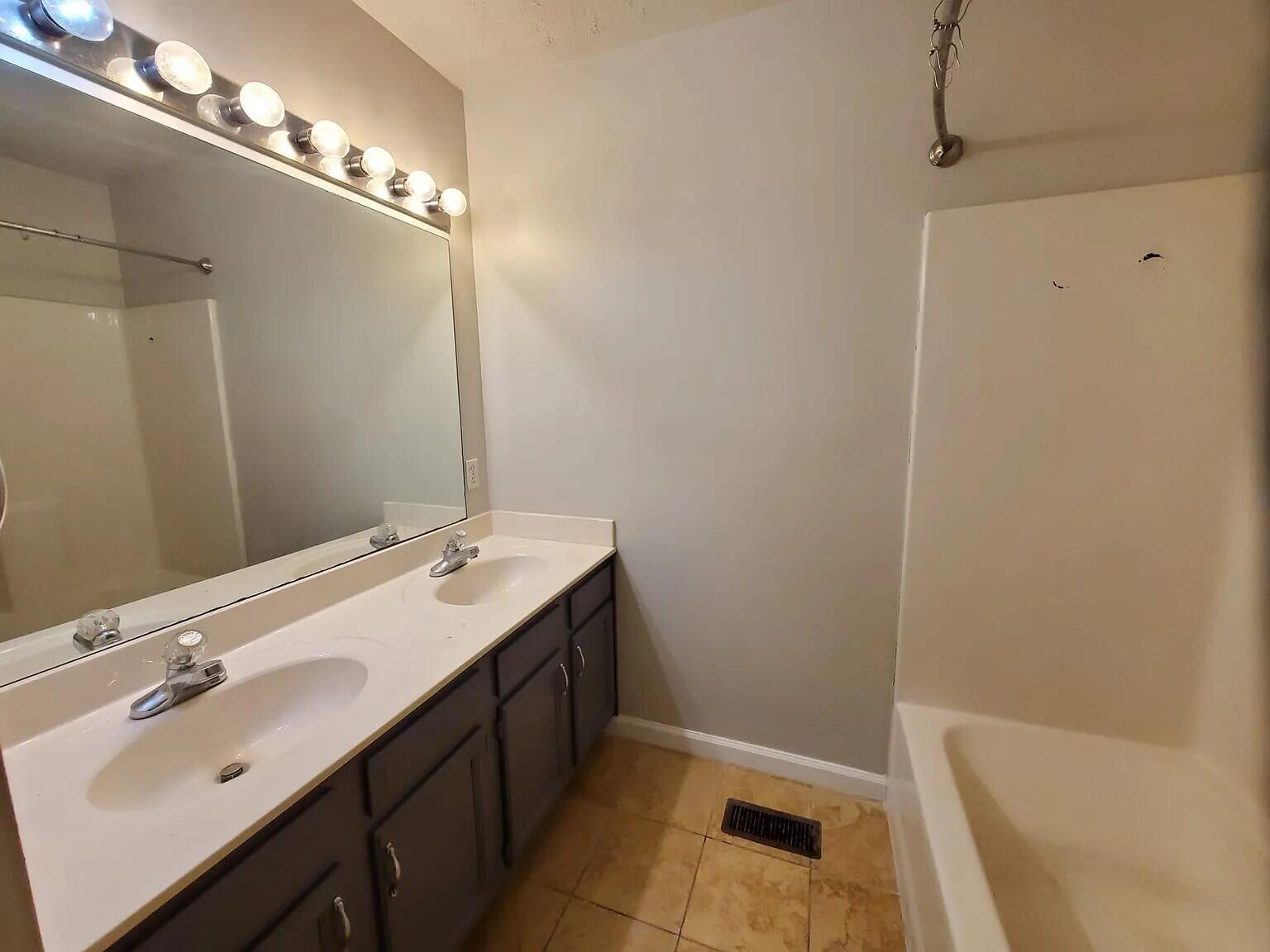 1100 Horsemans Lane 44 Property Photo 13