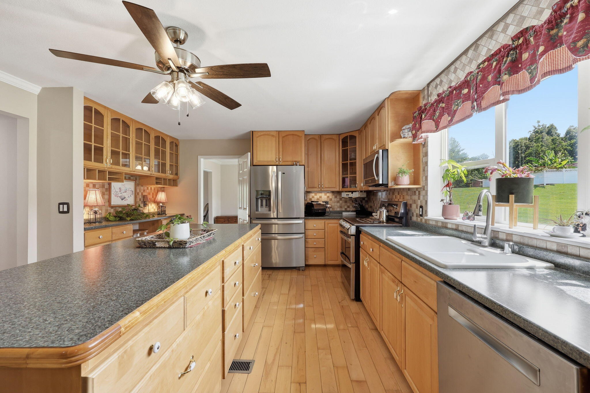 3826 Hickory Hill Drive Property Photo 16