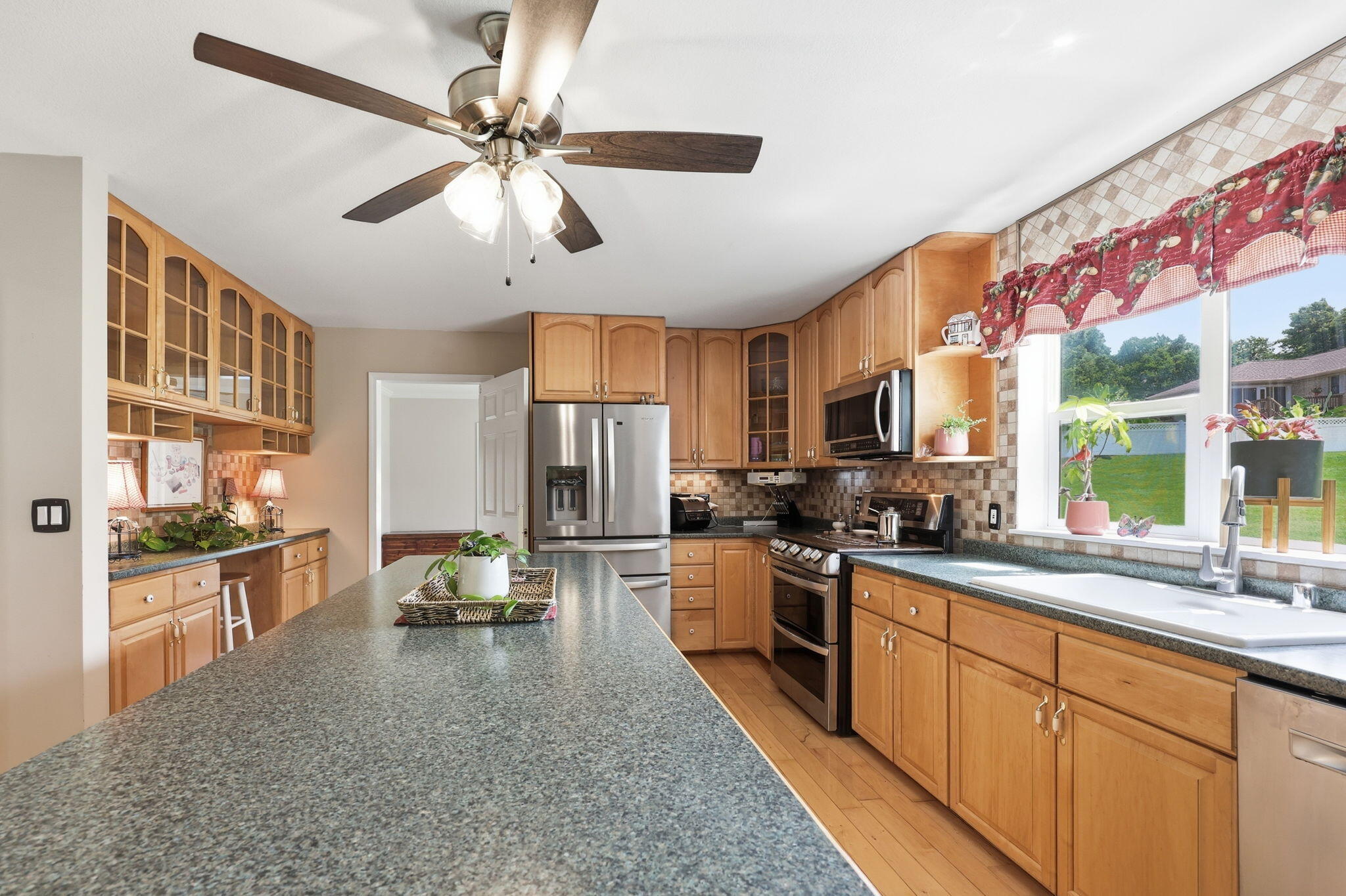 3826 Hickory Hill Drive Property Photo 17