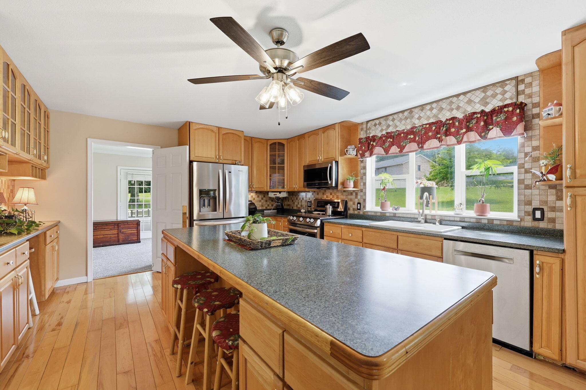 3826 Hickory Hill Drive Property Photo 18