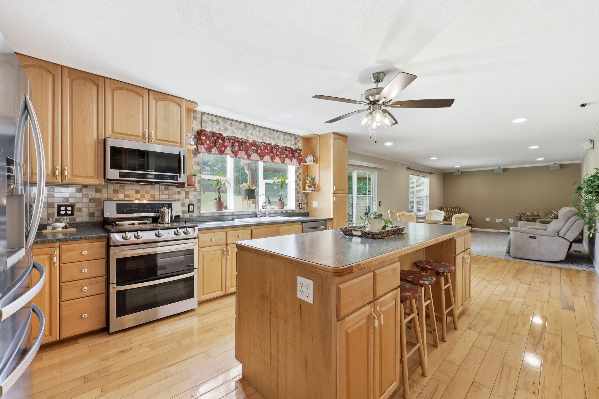 3826 Hickory Hill Drive Property Photo 23
