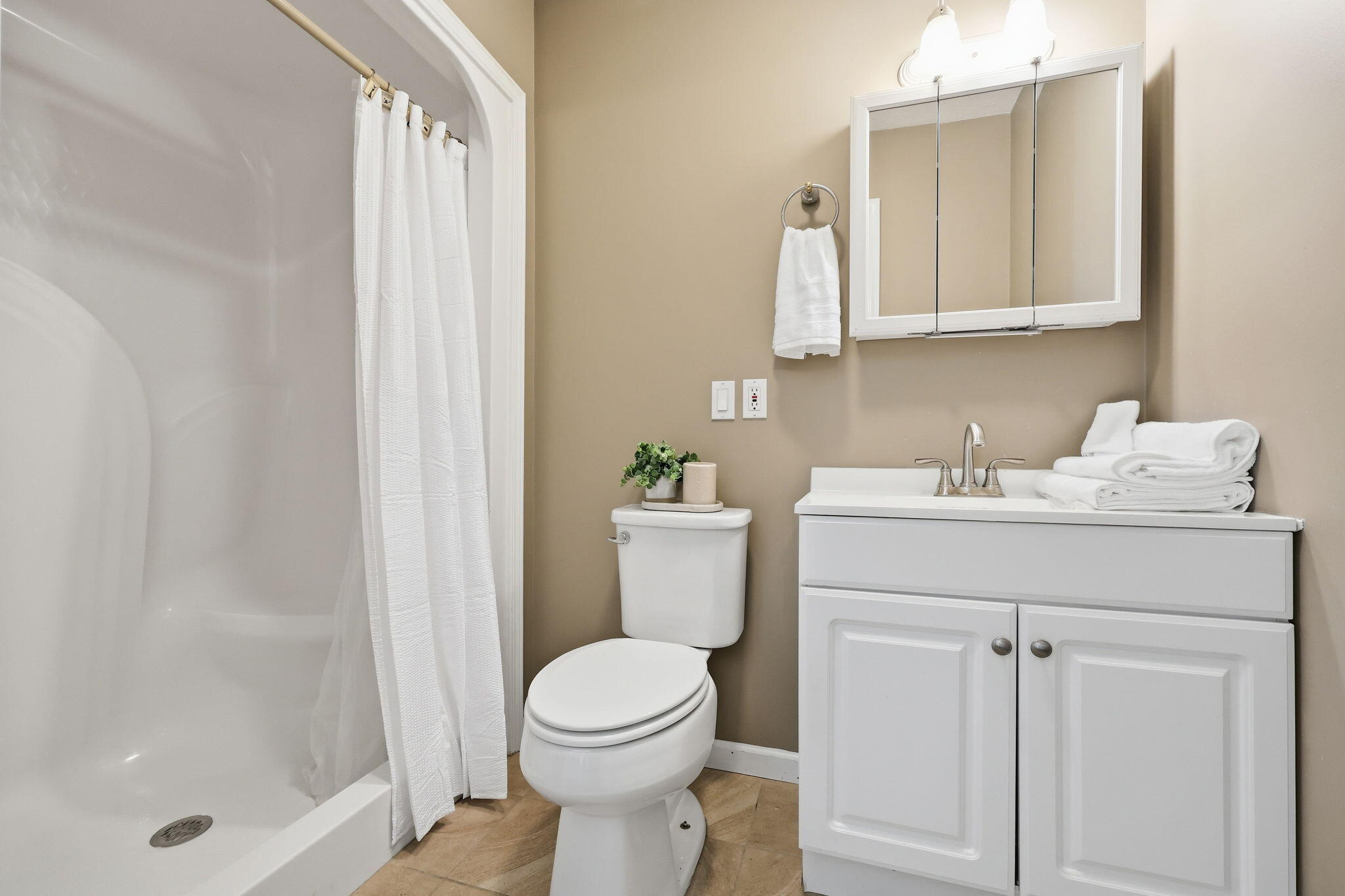 3826 Hickory Hill Drive Property Photo 45