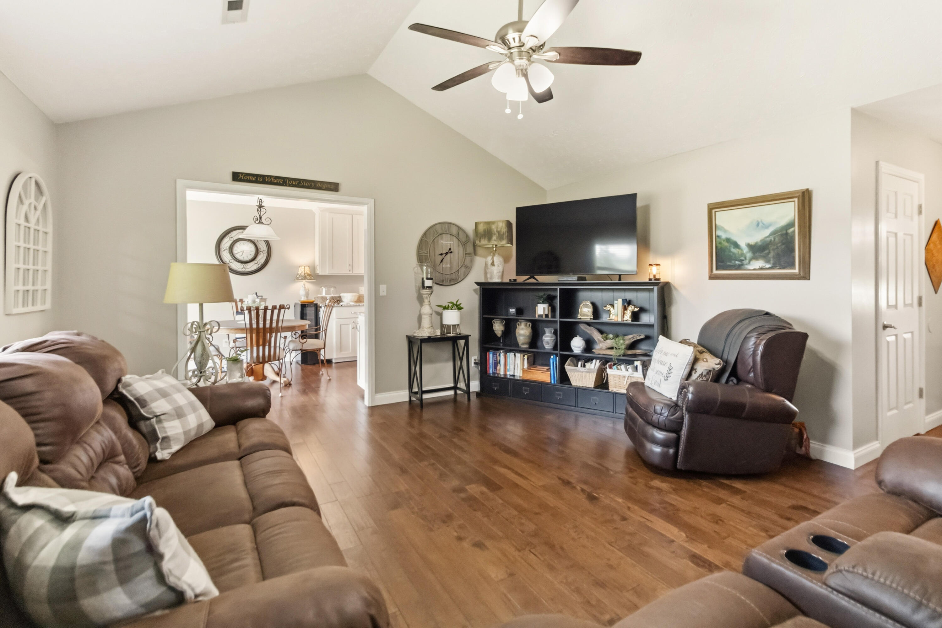 17 Enchanted Court Property Photo 5