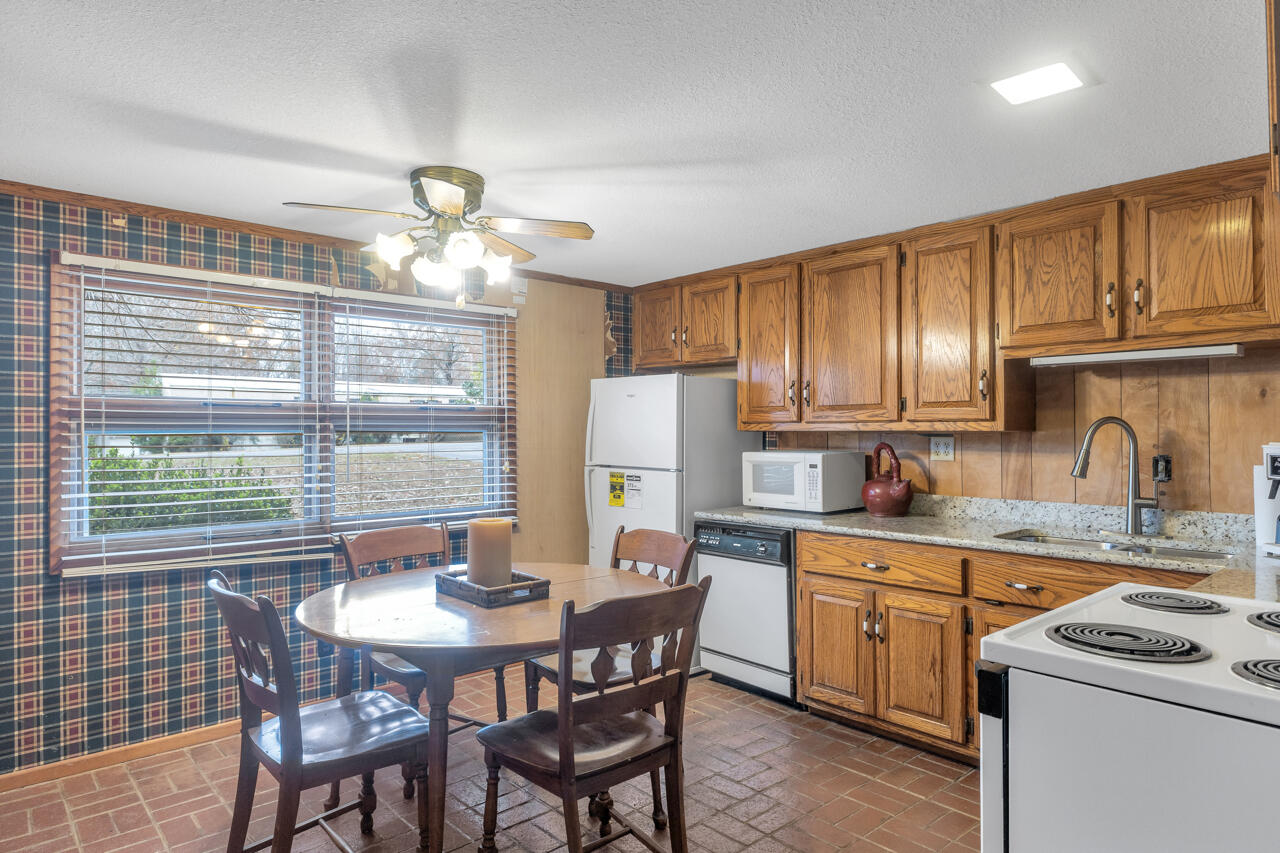 38 Elmhurst Lane Property Photo 13