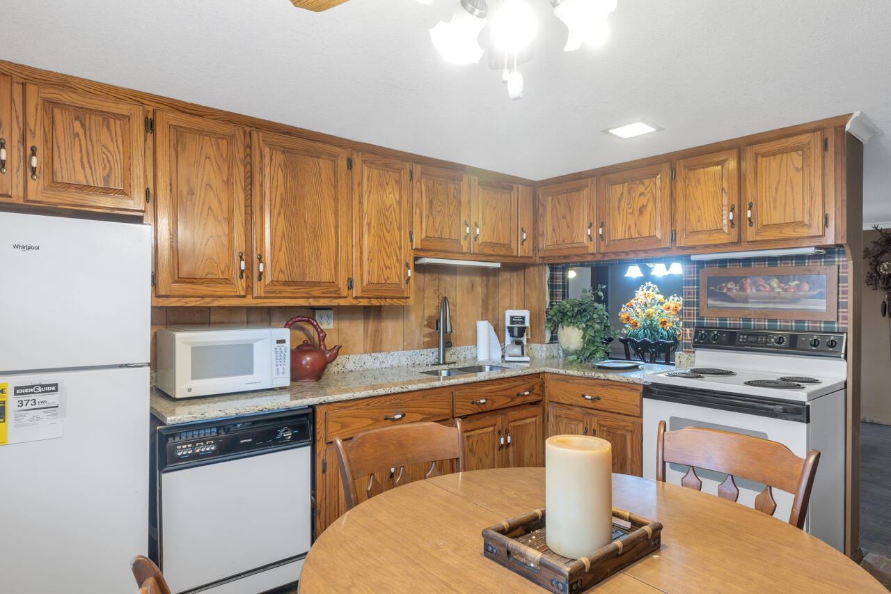 38 Elmhurst Lane Property Photo 14