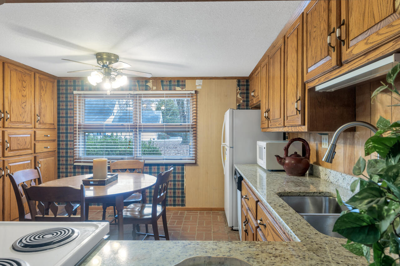 38 Elmhurst Lane Property Photo 15