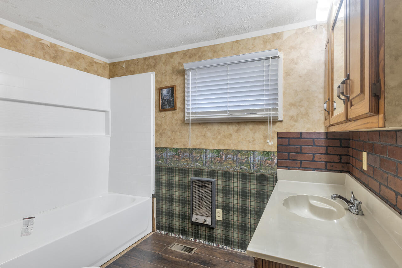 38 Elmhurst Lane Property Photo 19