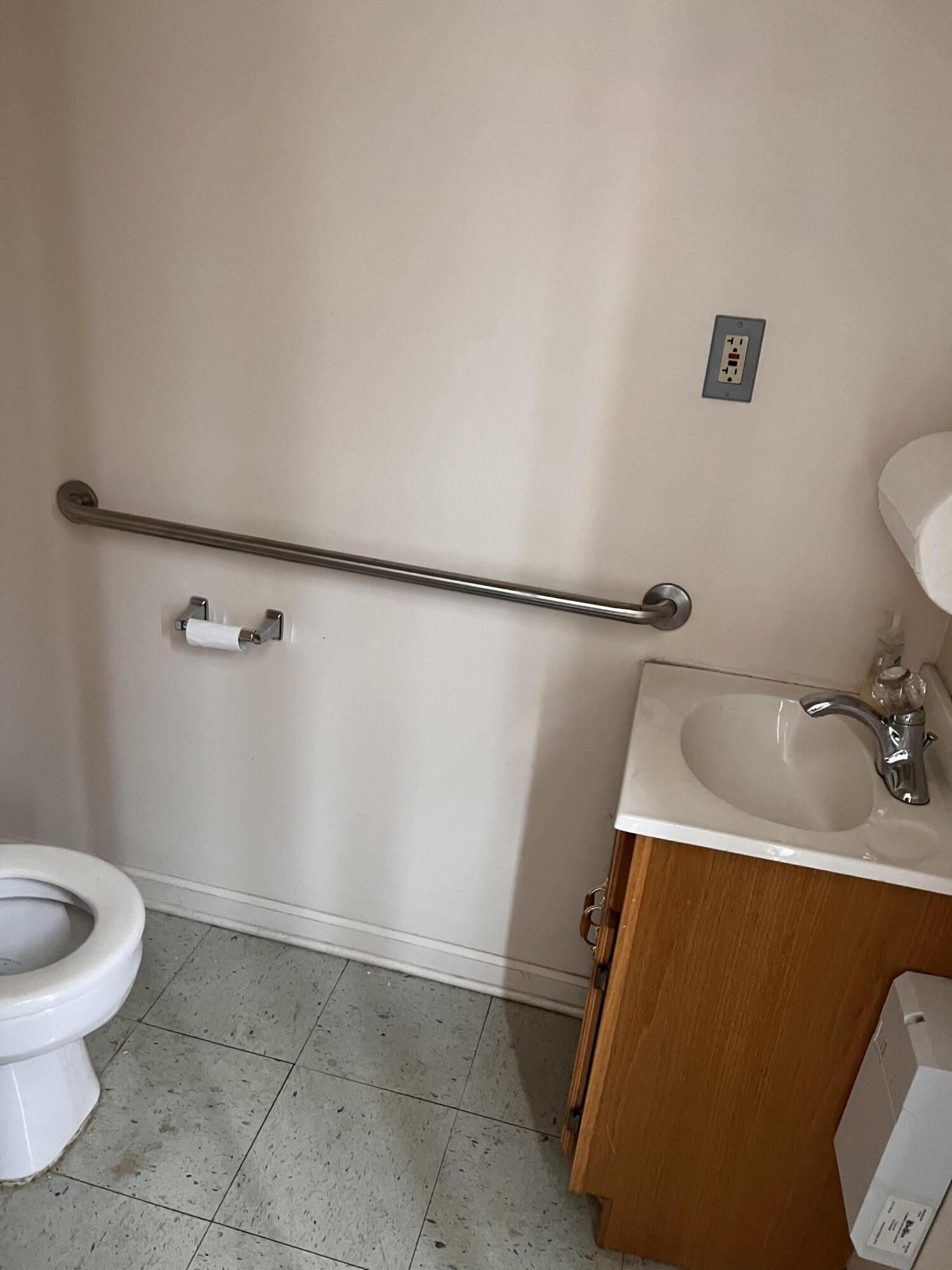 527 B Leighway Drive Property Photo 8
