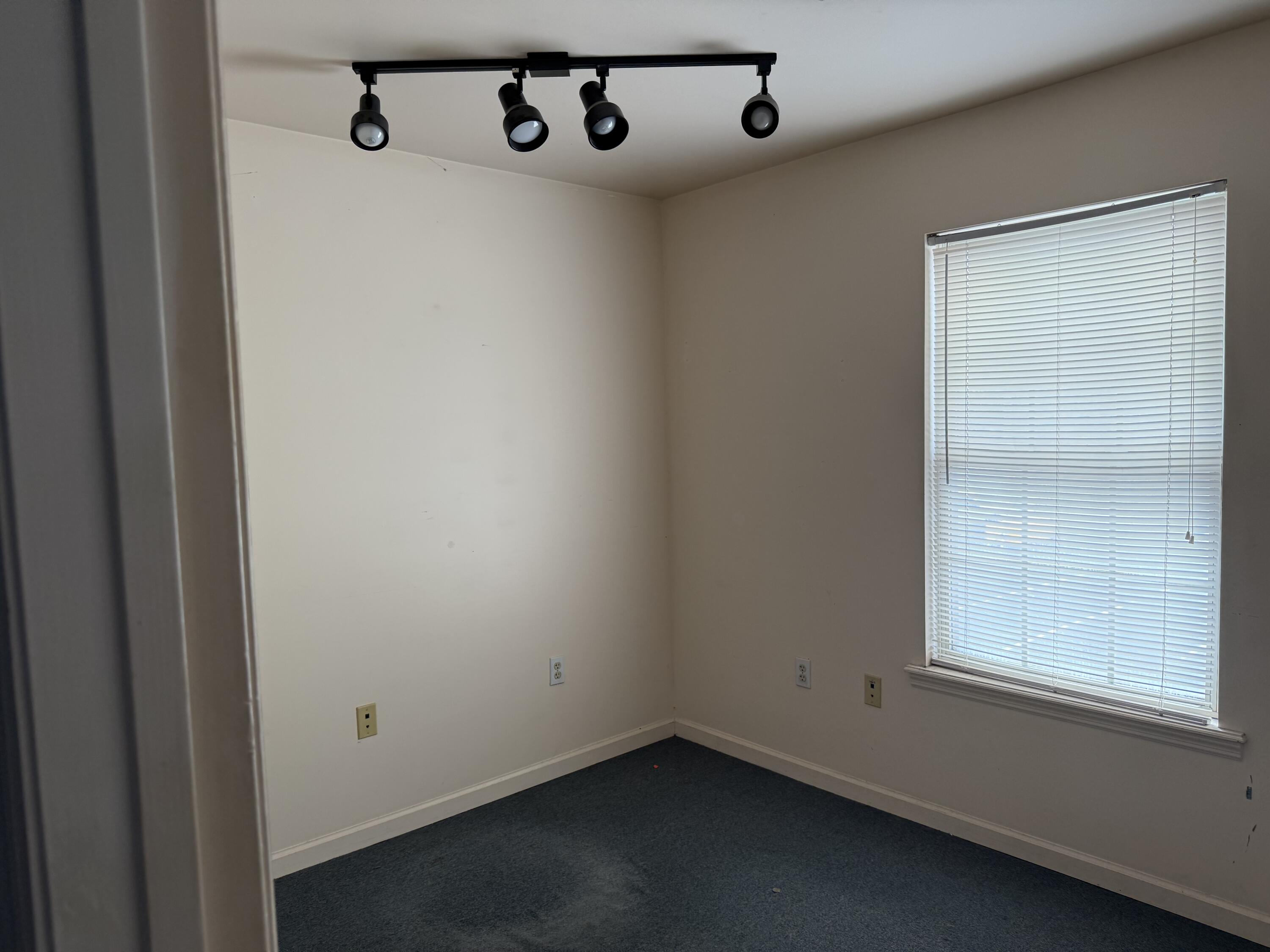 527 B Leighway Drive Property Photo 16