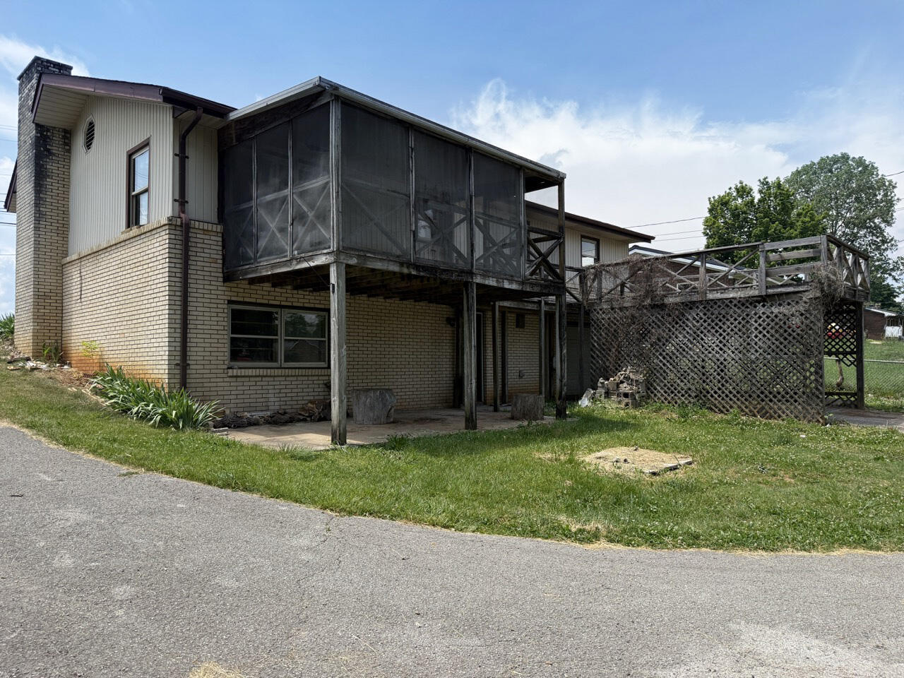 900 Deerfield Lane Property Photo 4