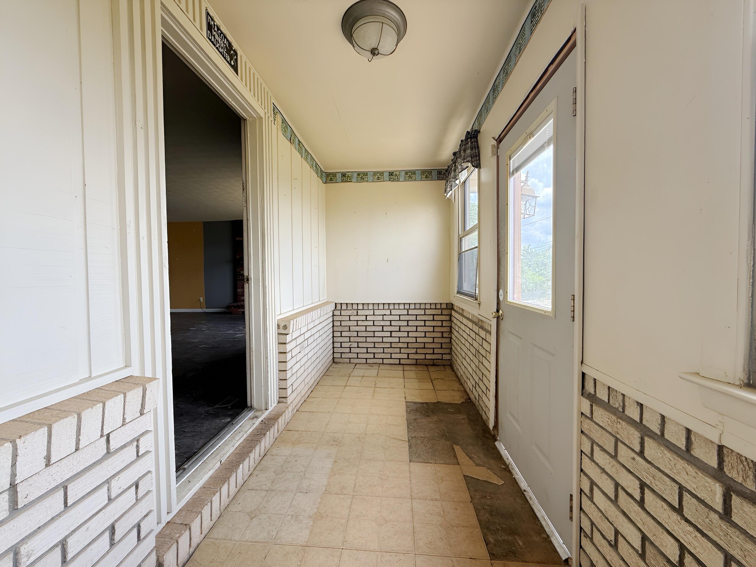 900 Deerfield Lane Property Photo 6