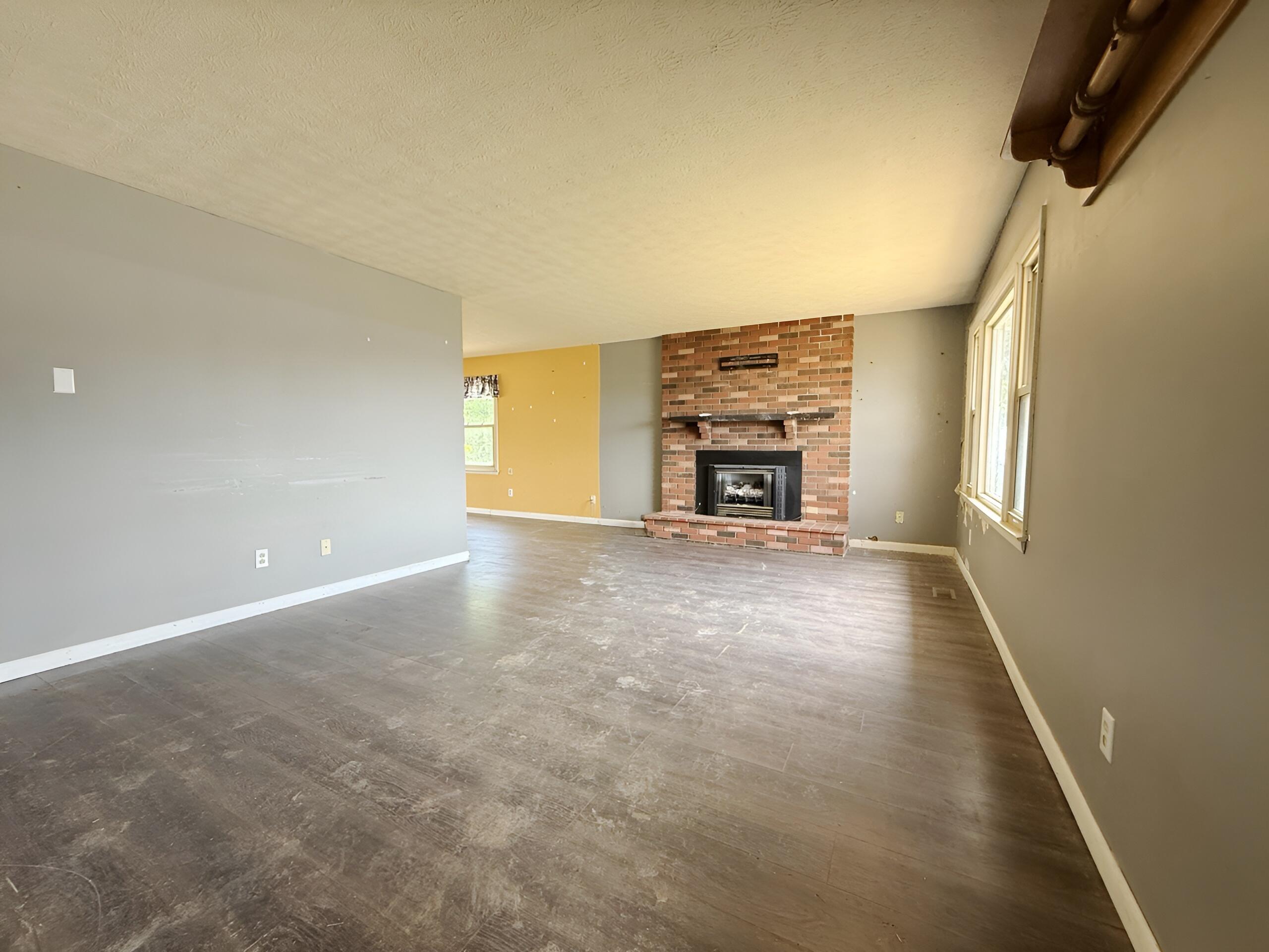 900 Deerfield Lane Property Photo 7