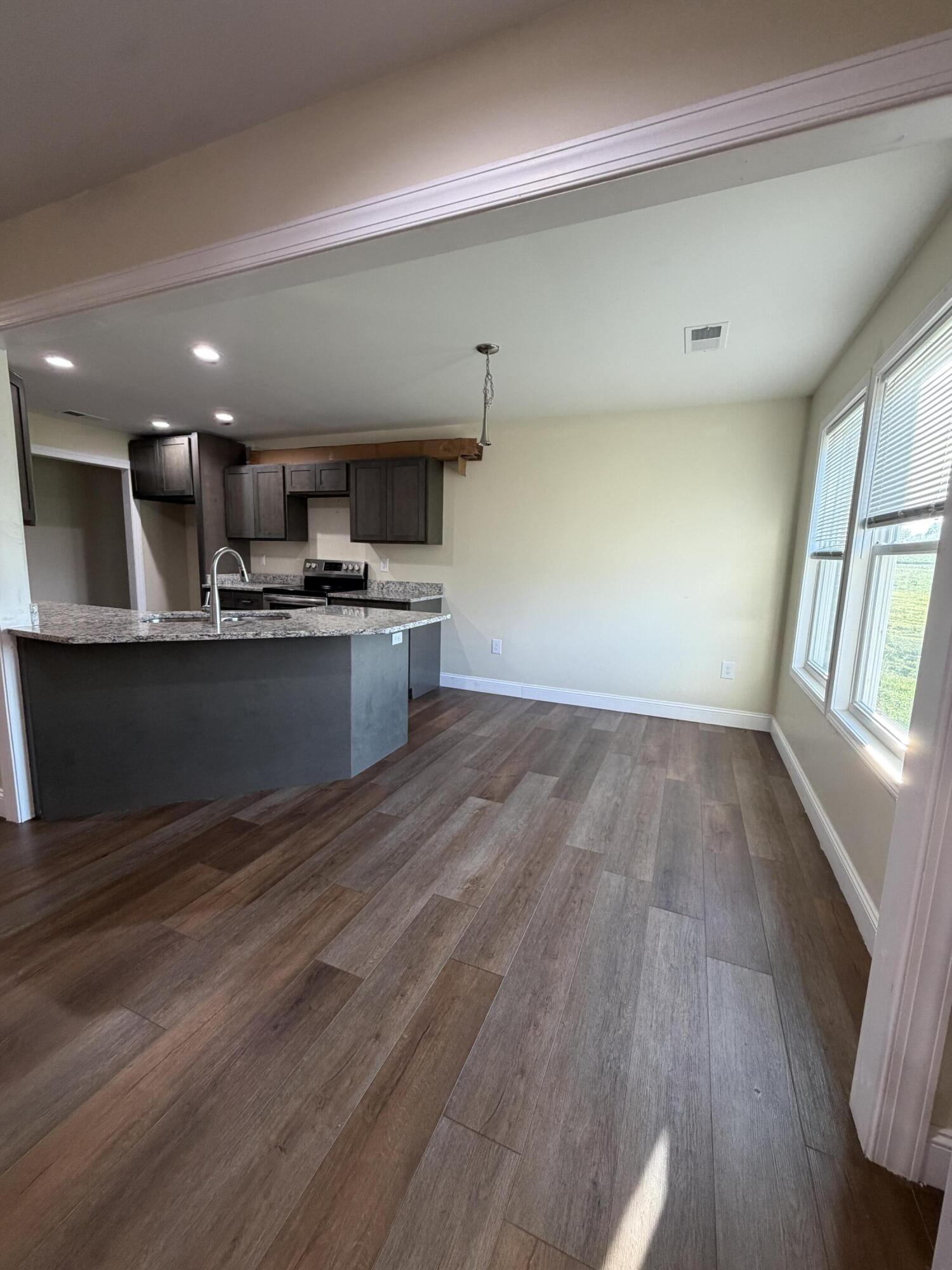 439 Lone Oak Drive Property Photo 4