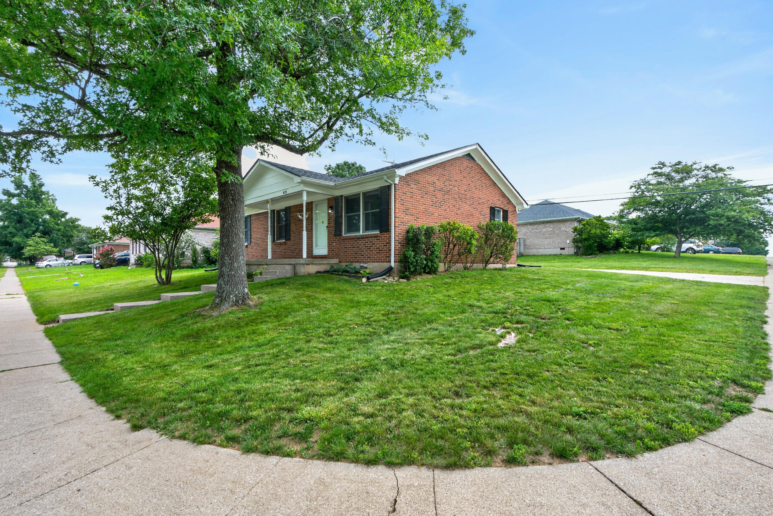 625 Tocher Drive Property Photo 3