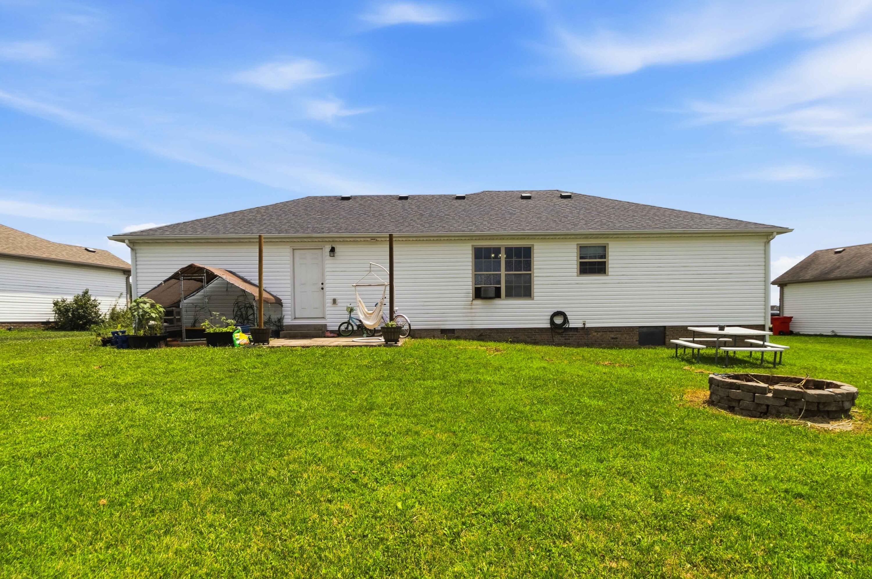 552 Southfork Drive Property Photo 4