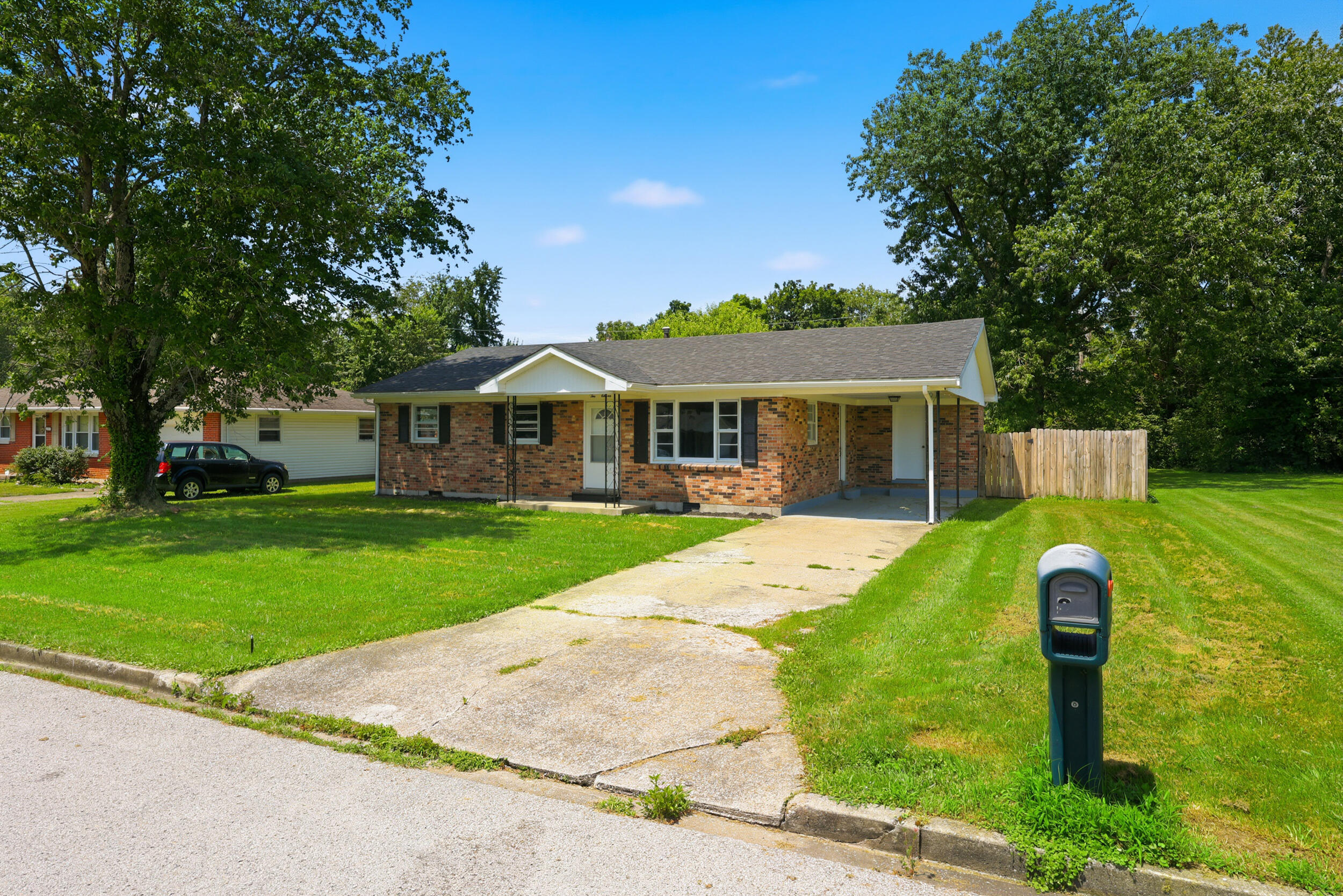 211 Laurel Drive Property Photo 3