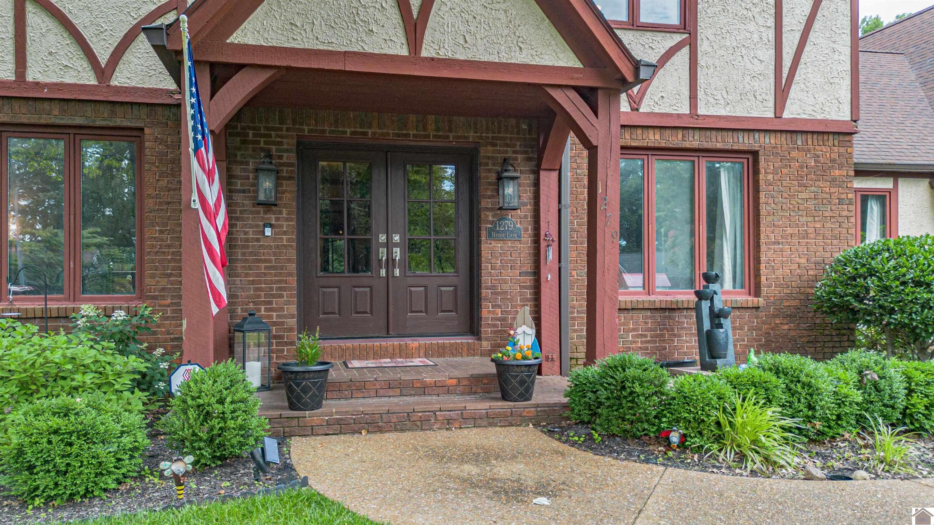 1279 Hedge Lane Property Photo 2