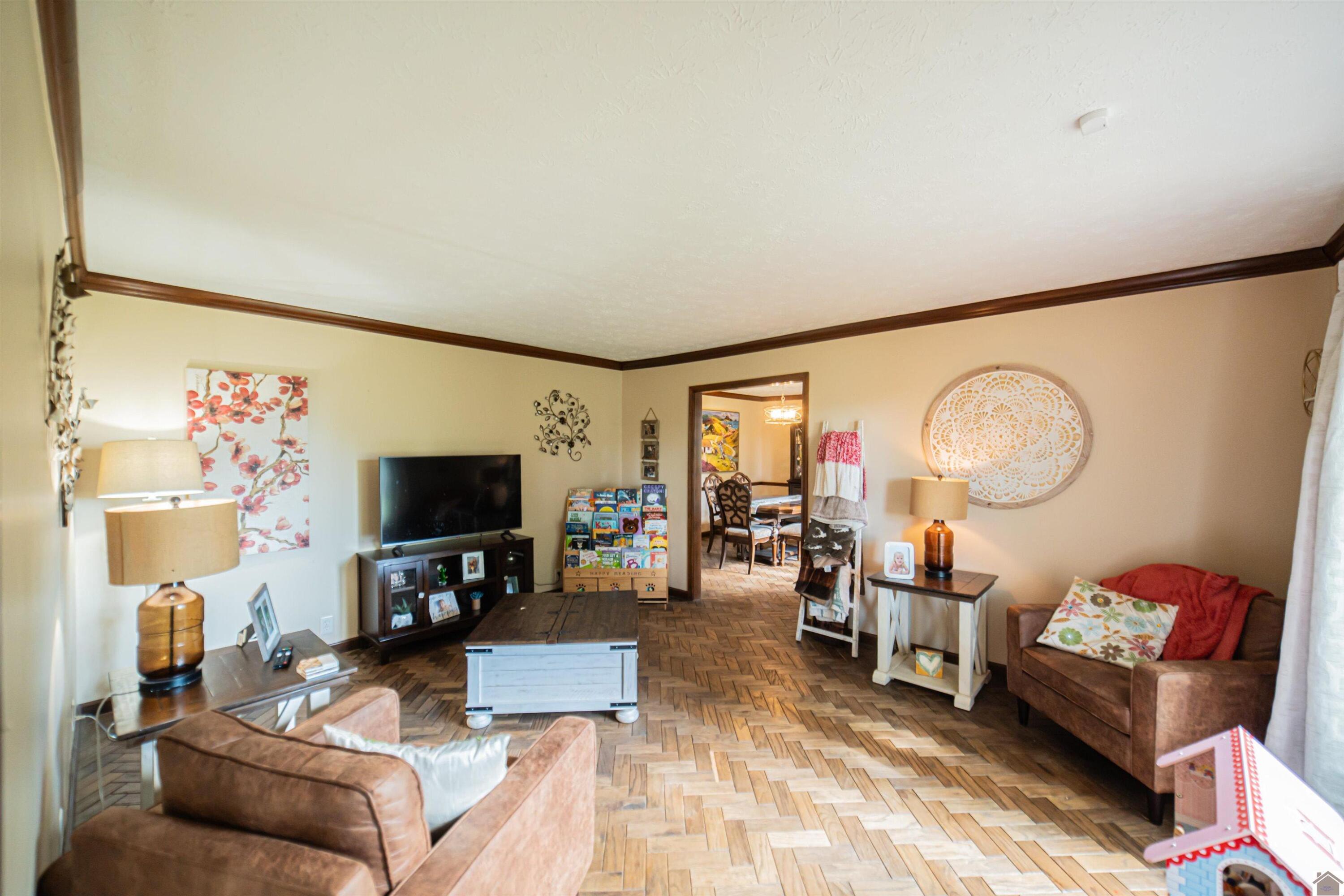 1279 Hedge Lane Property Photo 4