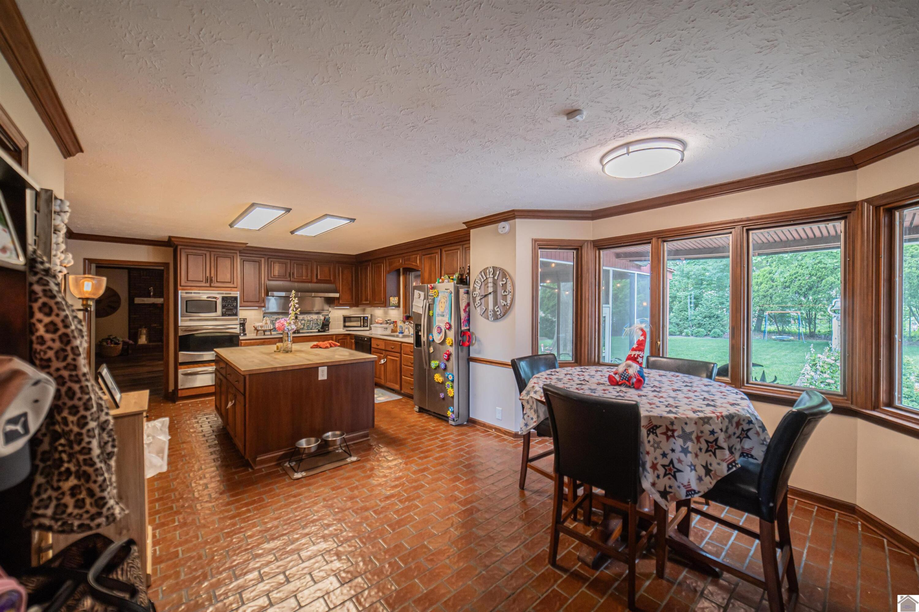 1279 Hedge Lane Property Photo 8