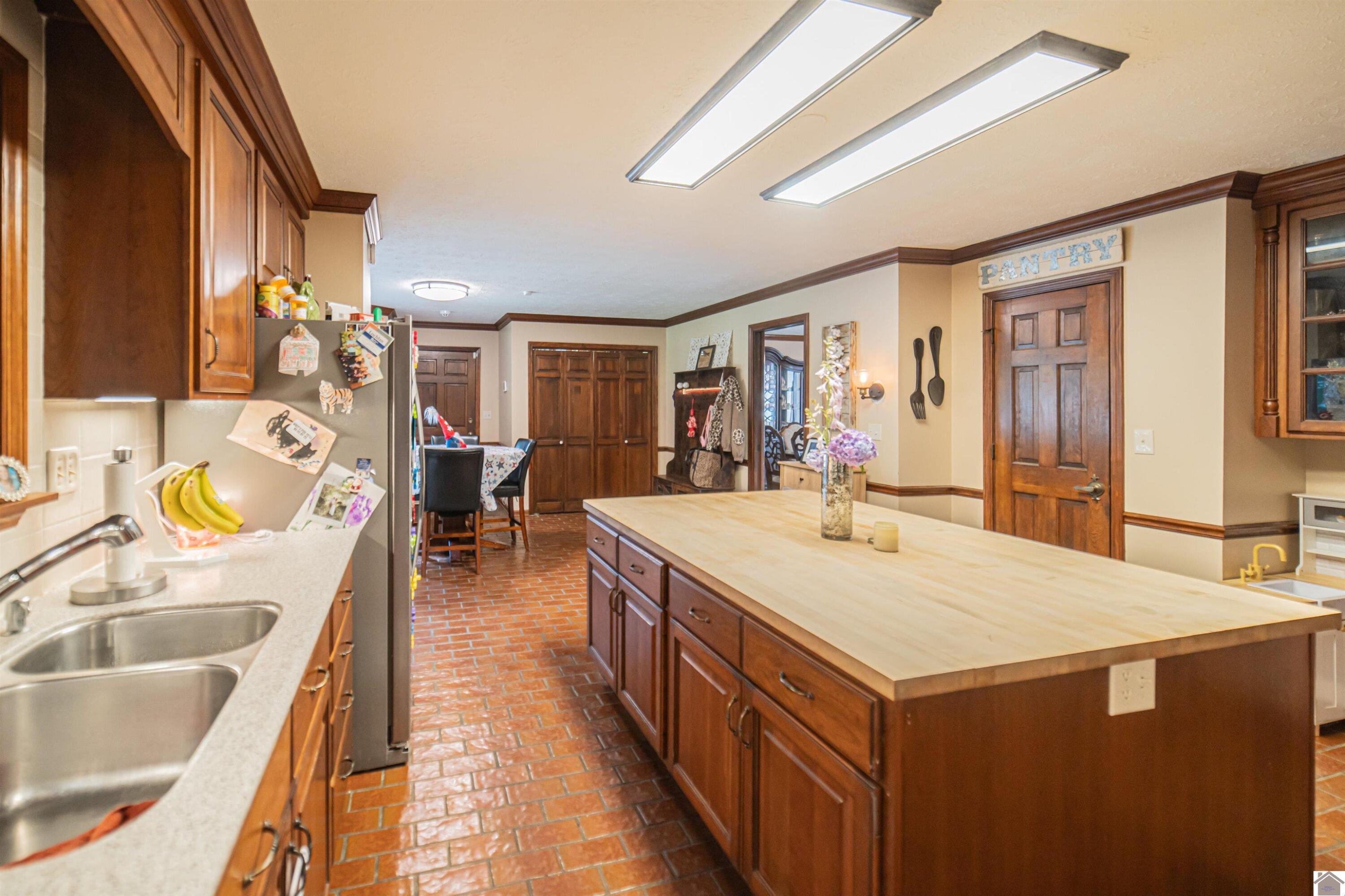 1279 Hedge Lane Property Photo 9