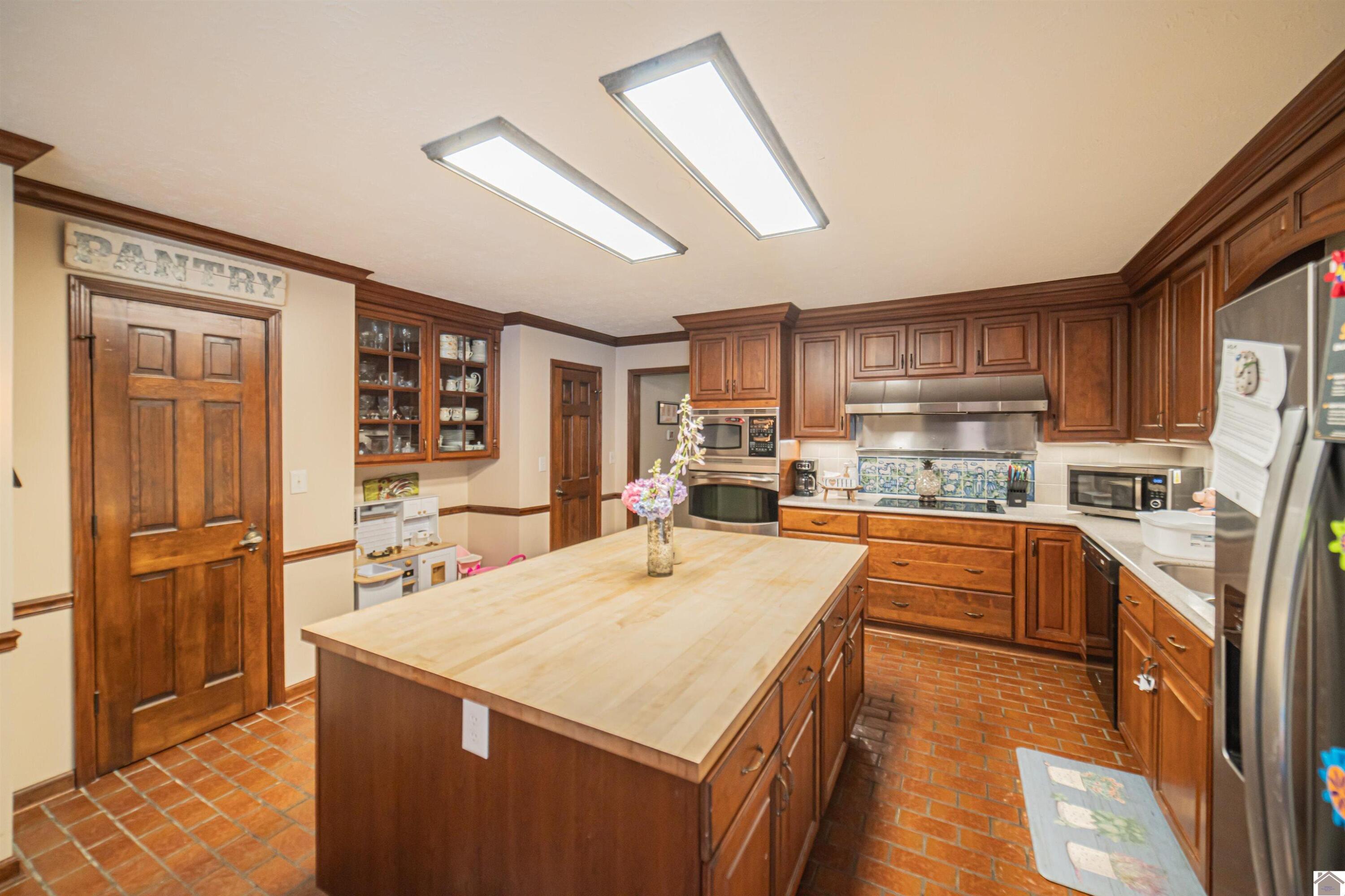 1279 Hedge Lane Property Photo 10