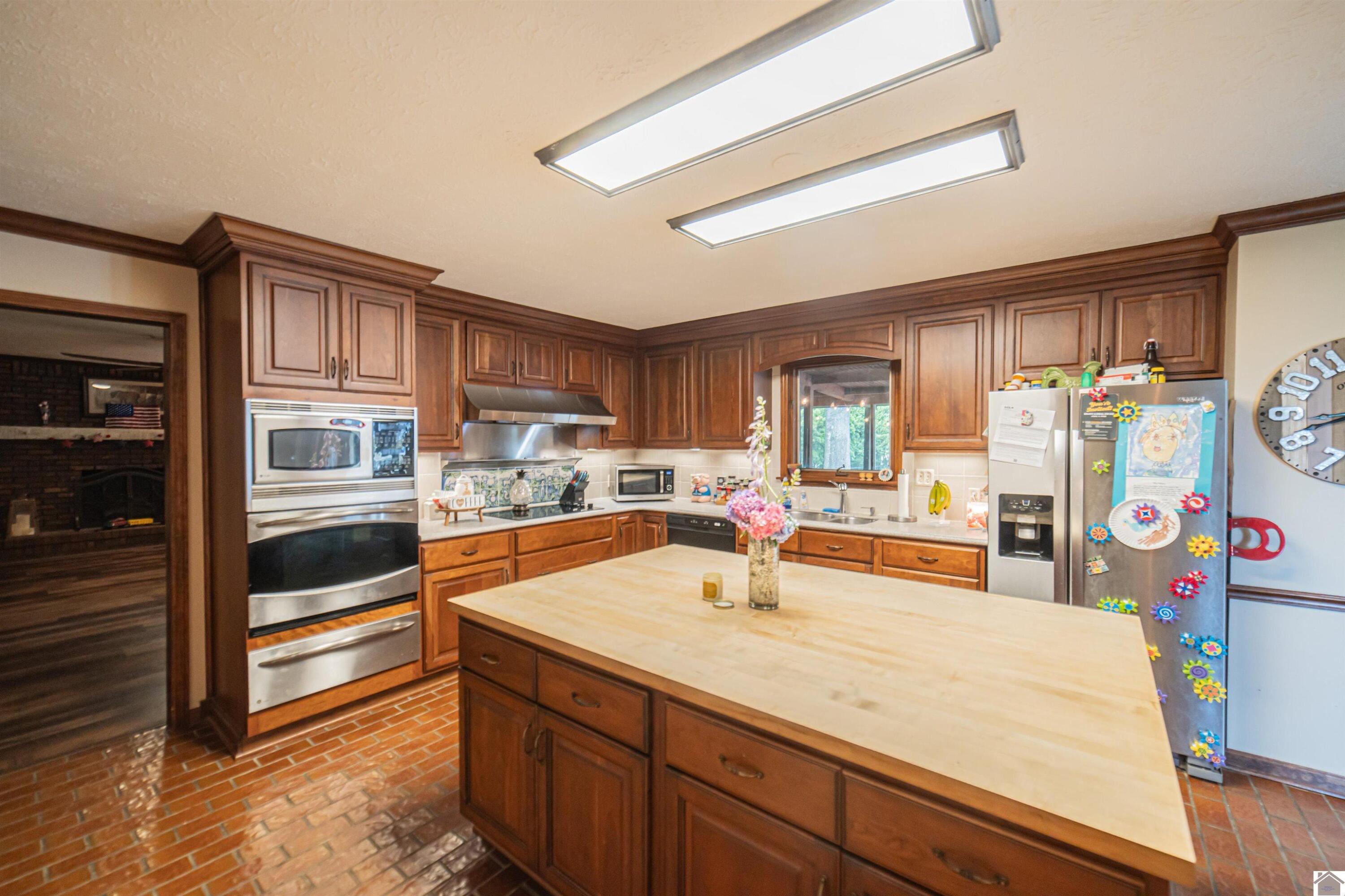 1279 Hedge Lane Property Photo 13