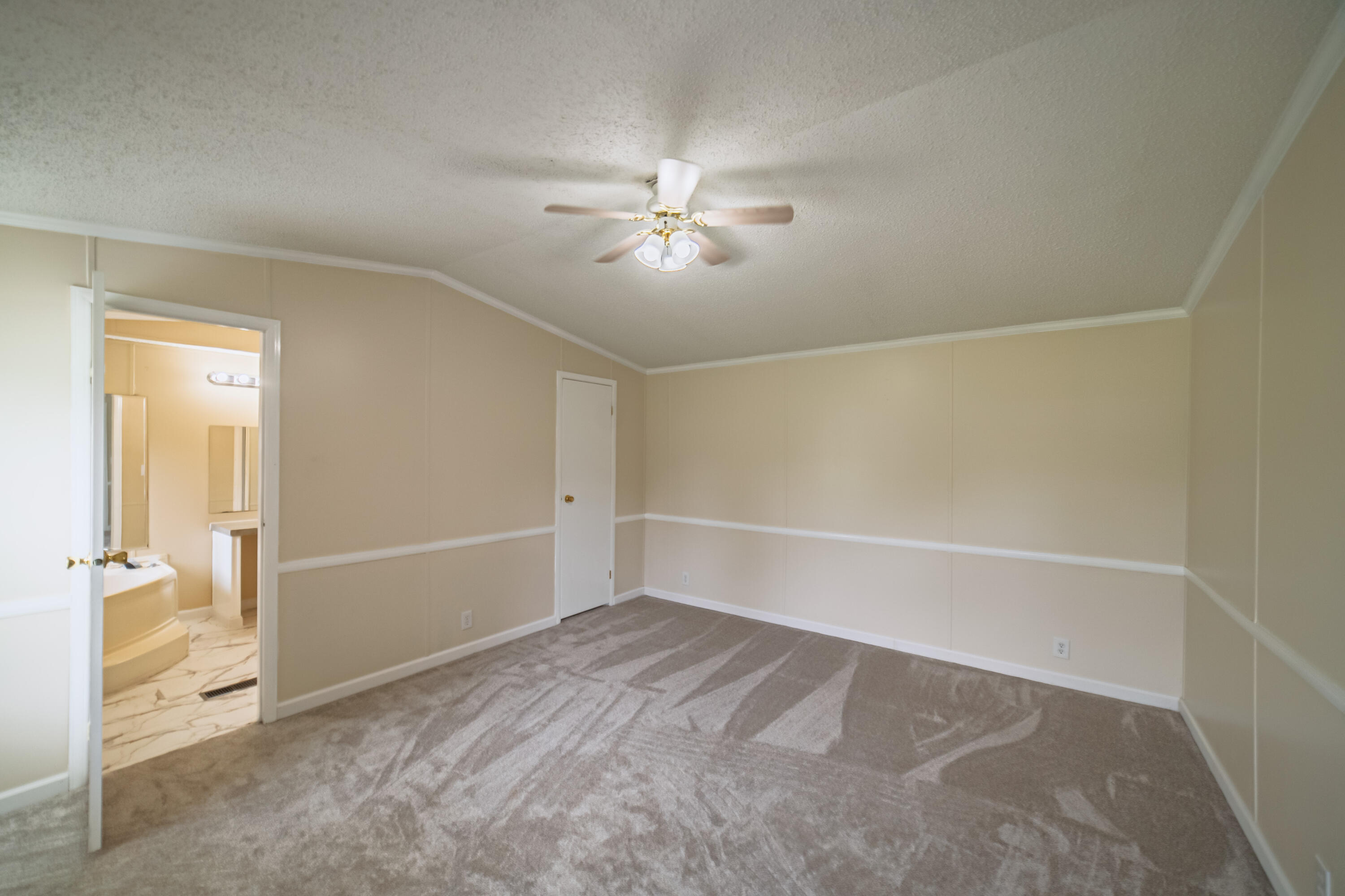 2520 Homewood Avenue Property Photo 12