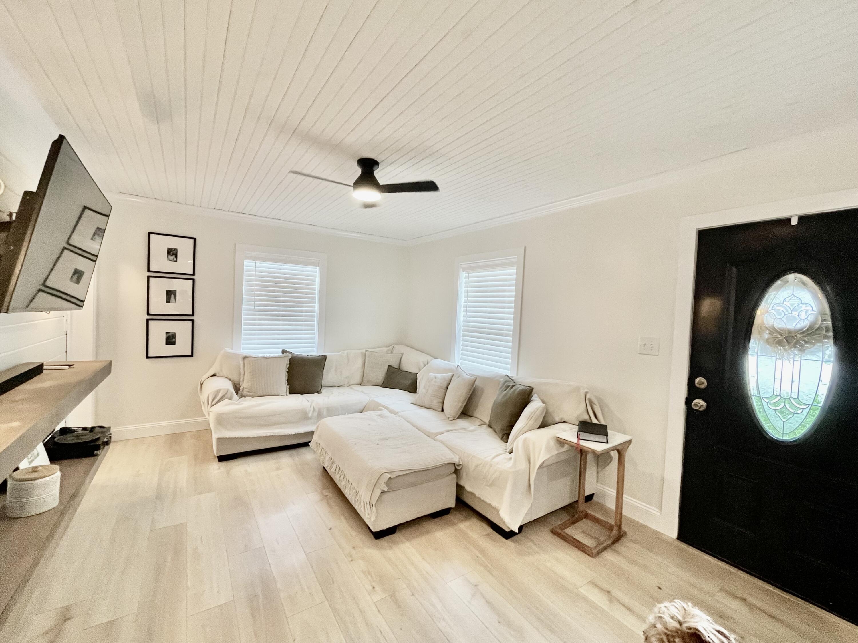 75 W Mclaughlin Avenue Property Photo 6
