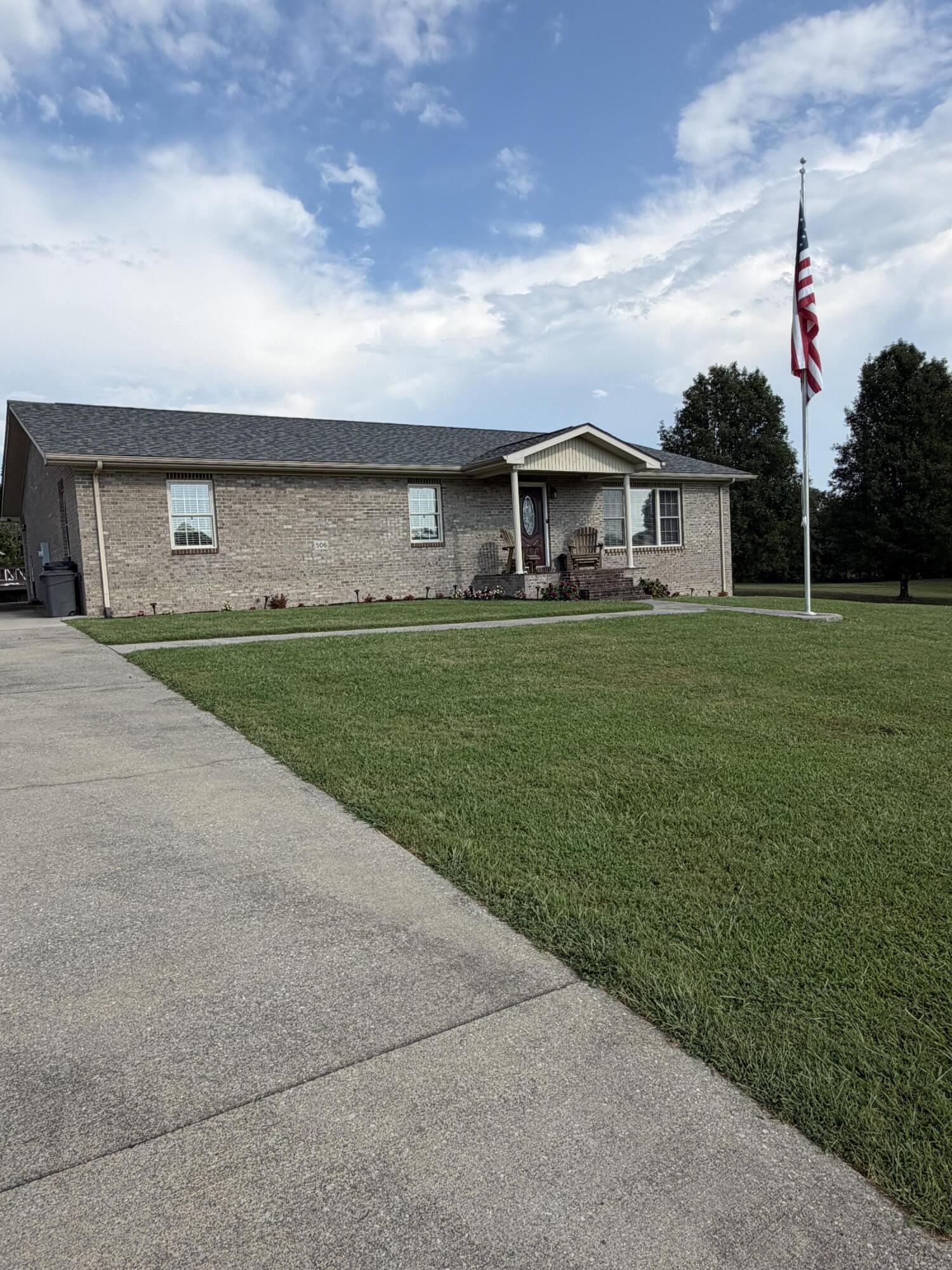 506 Ridgefield Drive Property Photo 1