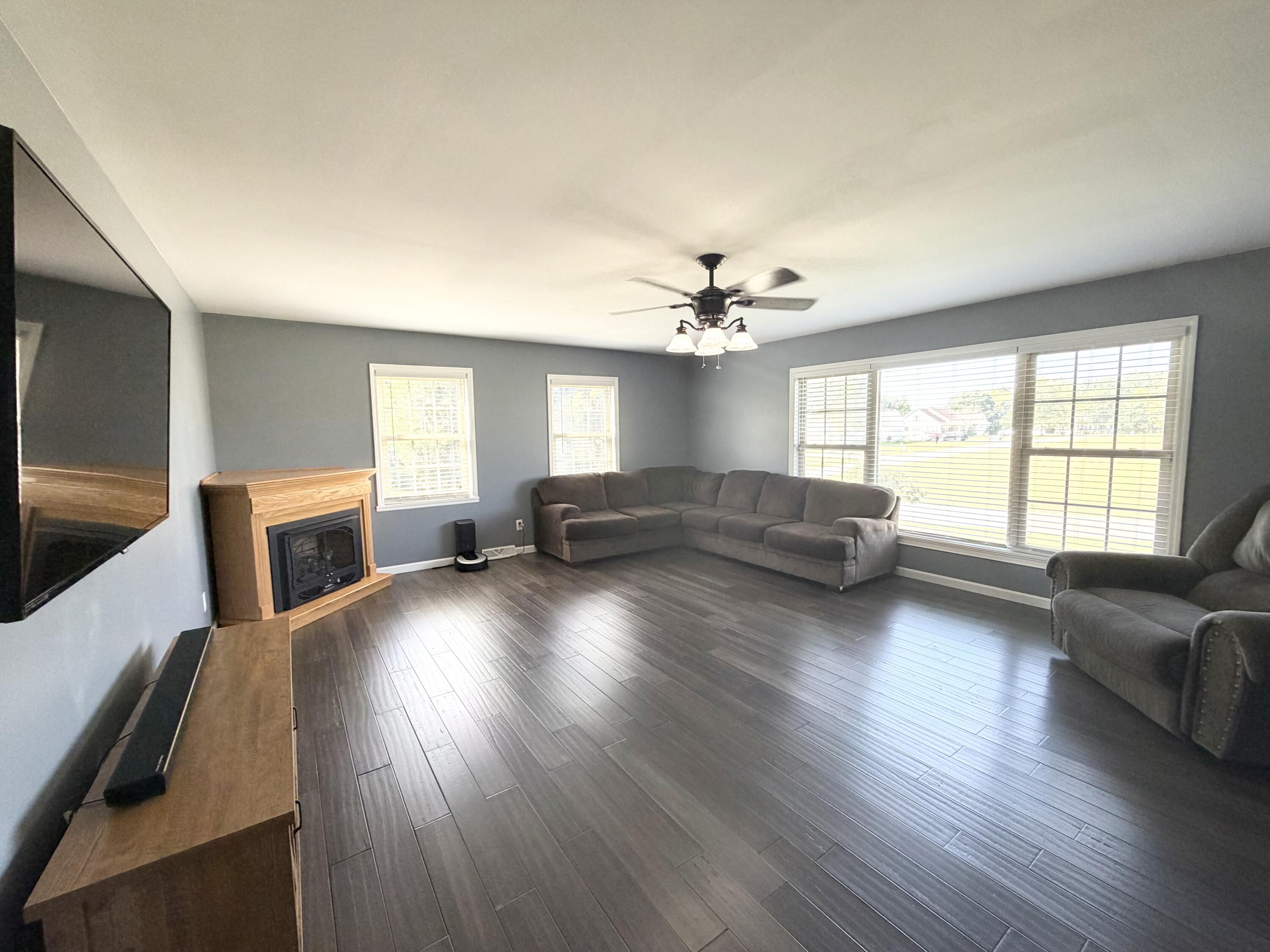 506 Ridgefield Drive Property Photo 2