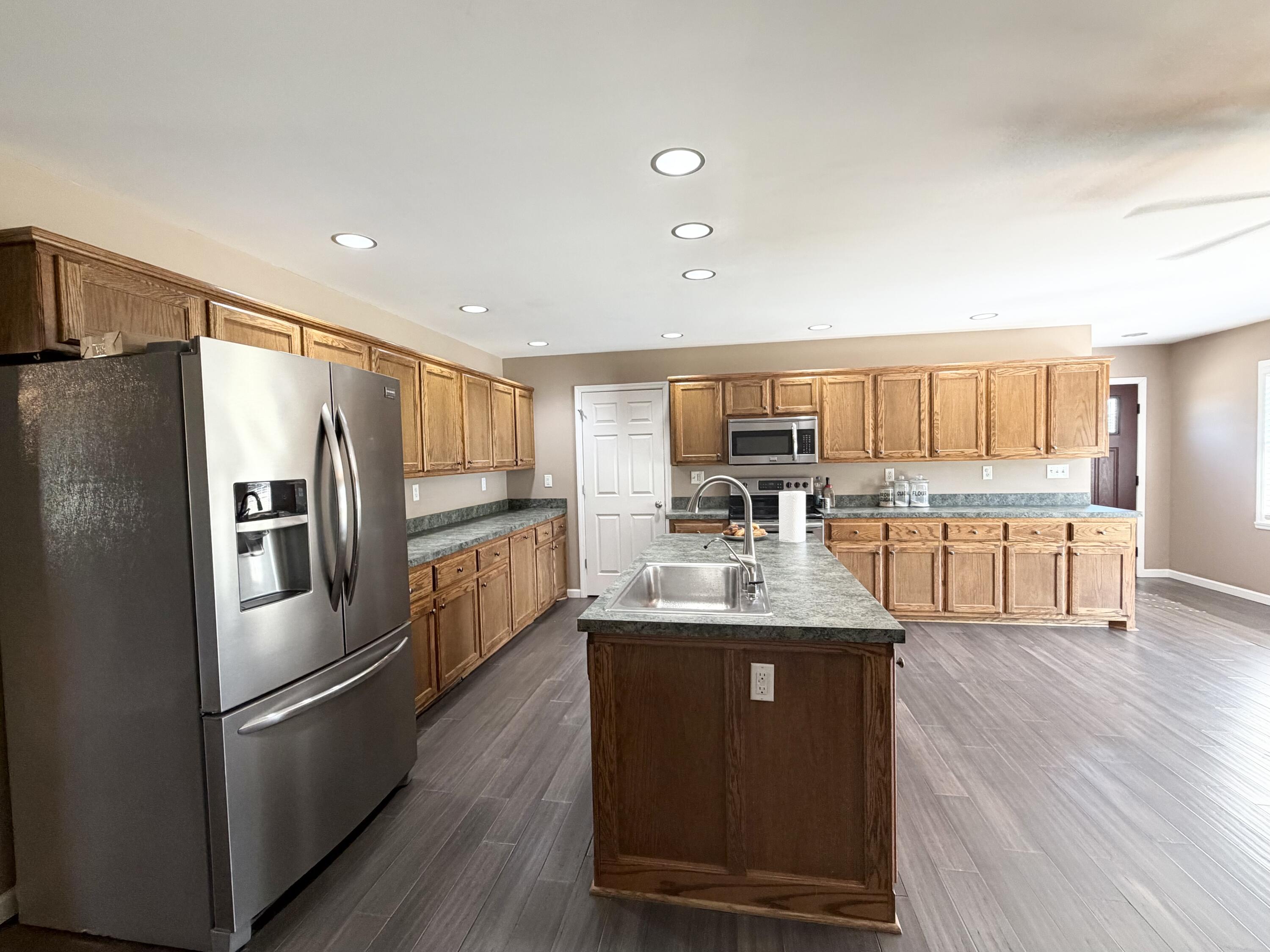 506 Ridgefield Drive Property Photo 4