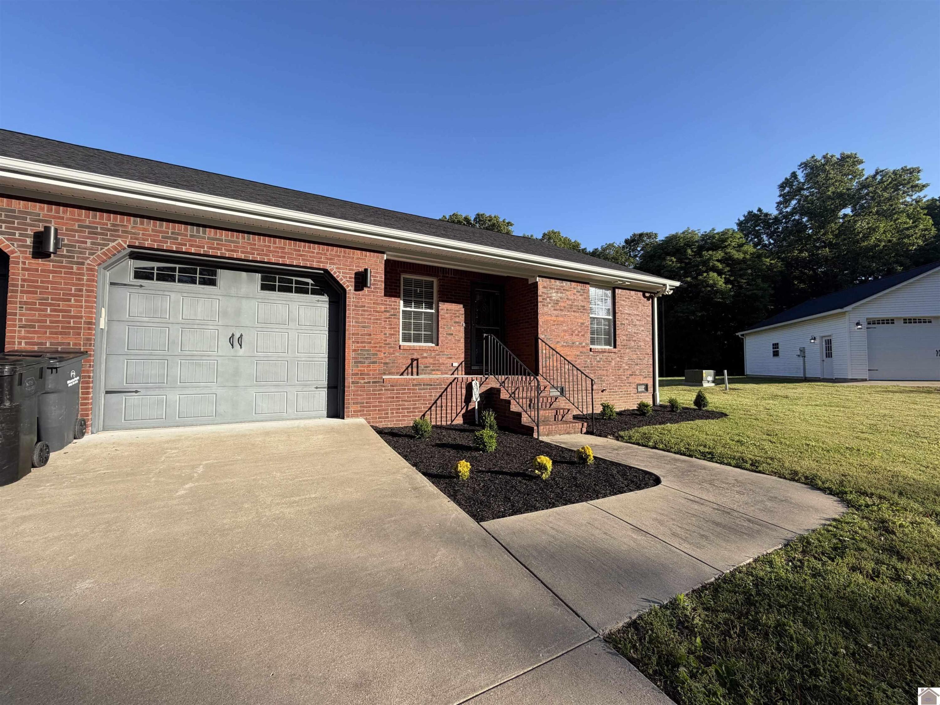 875 Mayfield Metropolis Road Property Photo 3