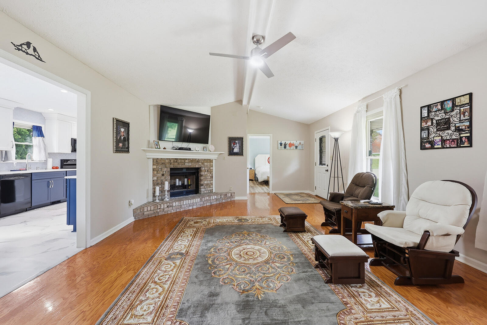 1594 Fox Creek Road Property Photo 2