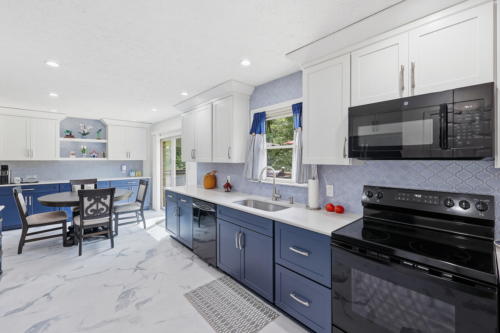 1594 Fox Creek Road Property Photo 3