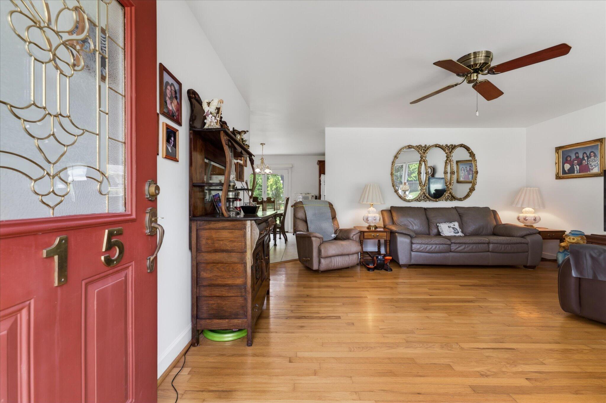 415 Elaine Drive Property Photo 4