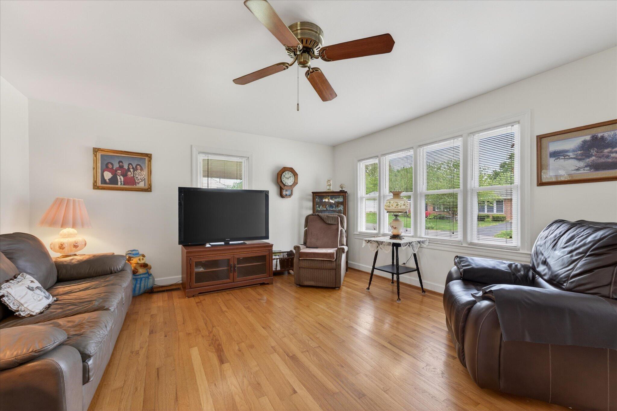415 Elaine Drive Property Photo 6