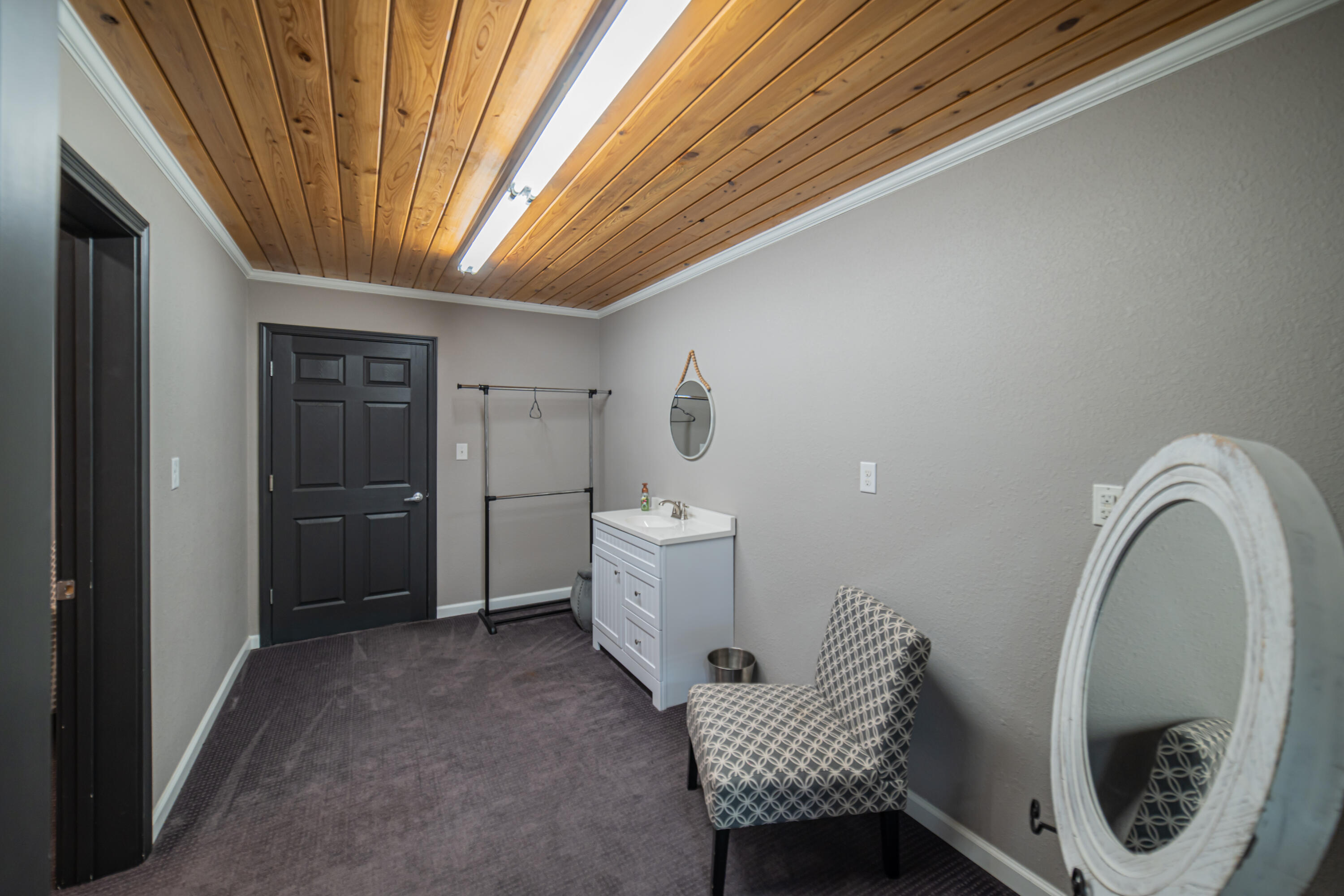 71 Commerce Drive Property Photo 28