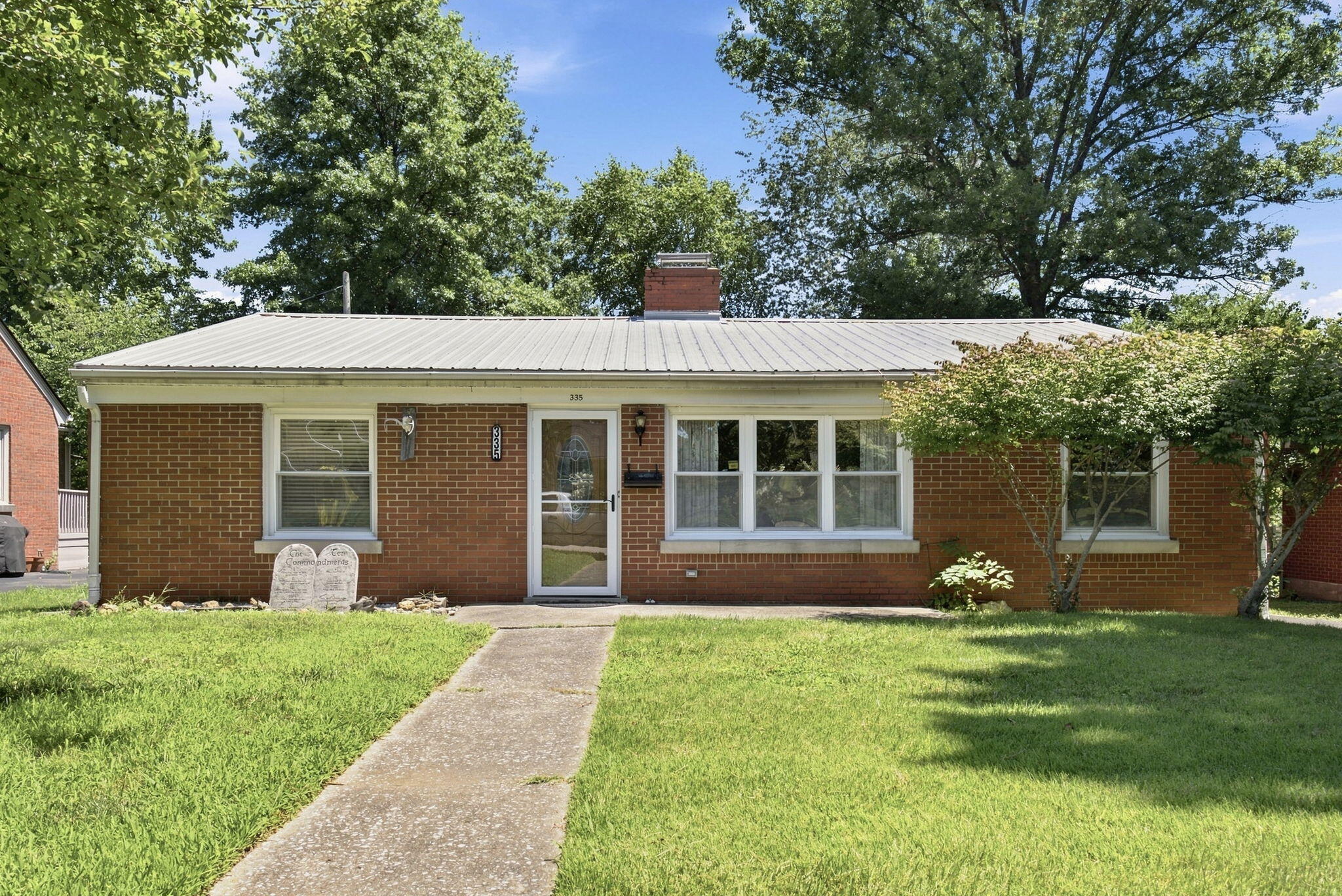 335 Sheridan Drive Property Photo 1