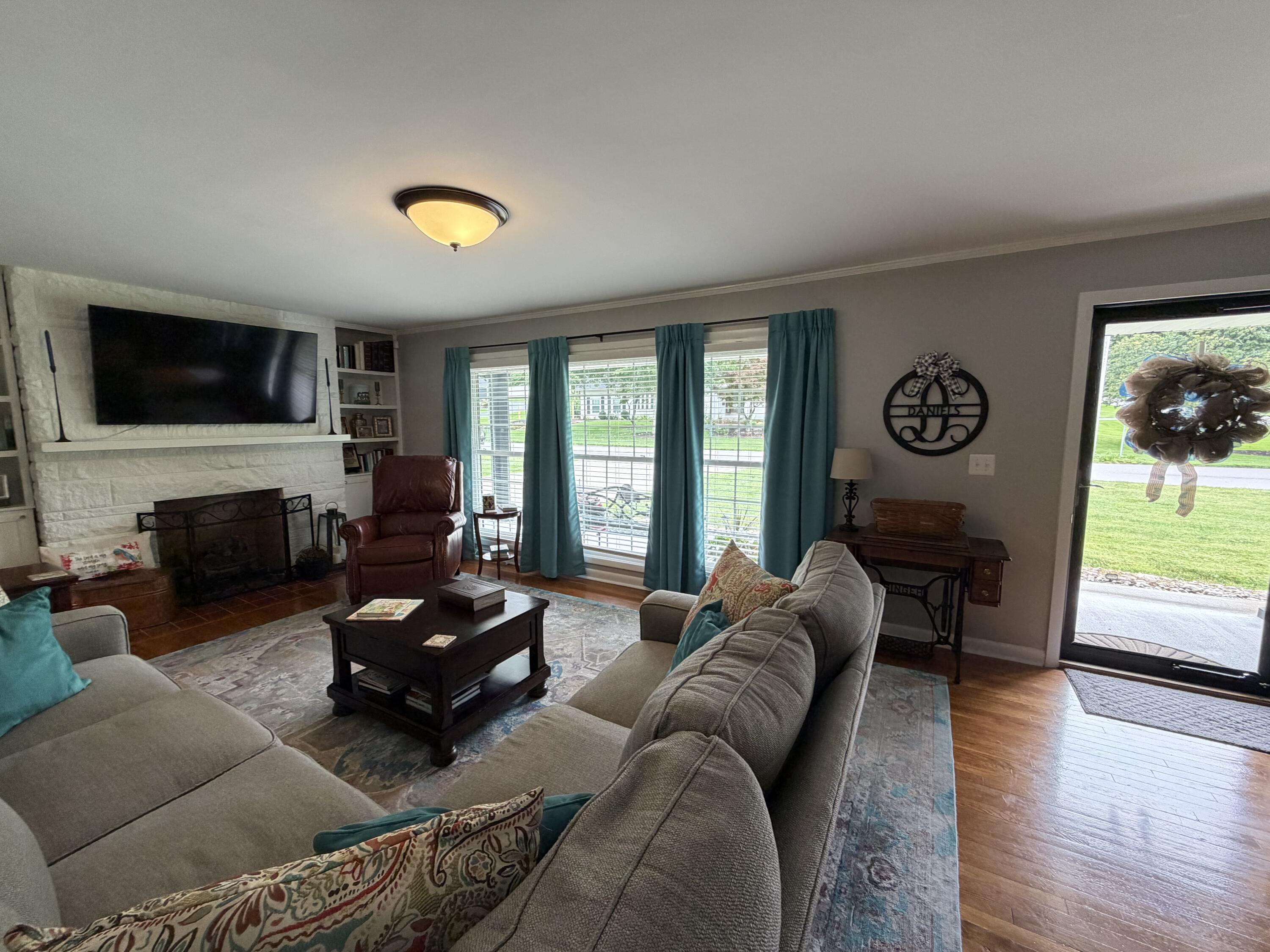 15 Moundale Avenue Property Photo 11