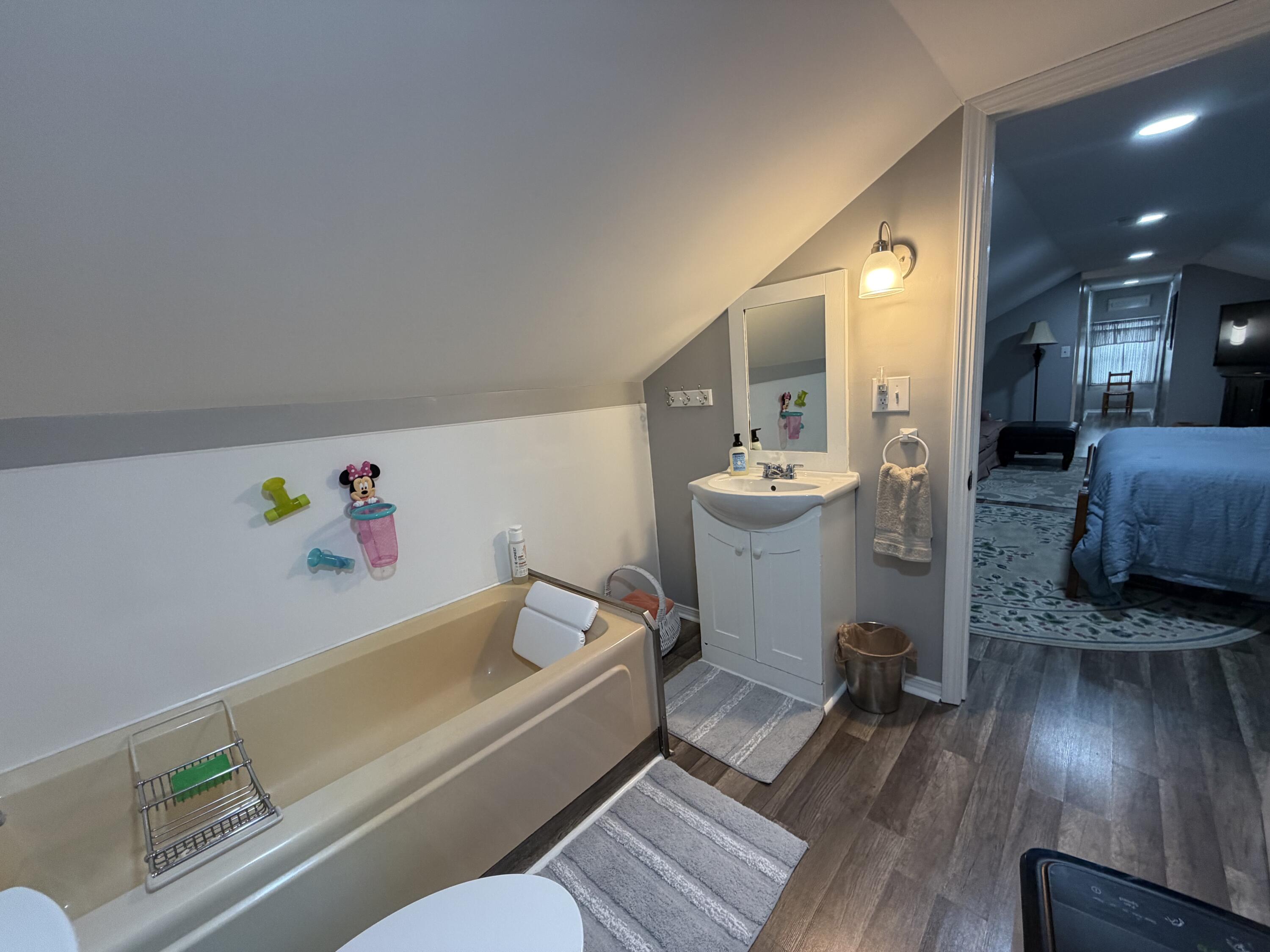 15 Moundale Avenue Property Photo 45