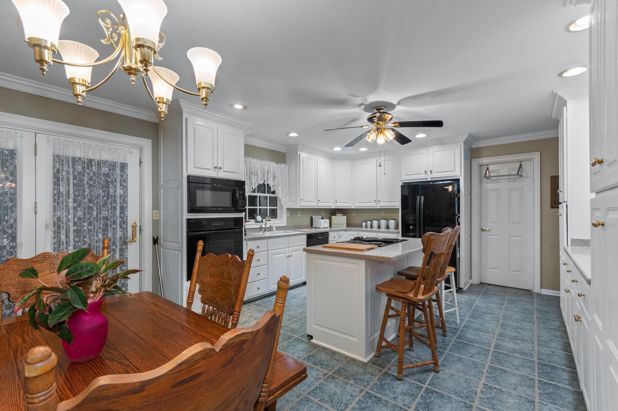 225 Blue Springs Boulevard Property Photo 8