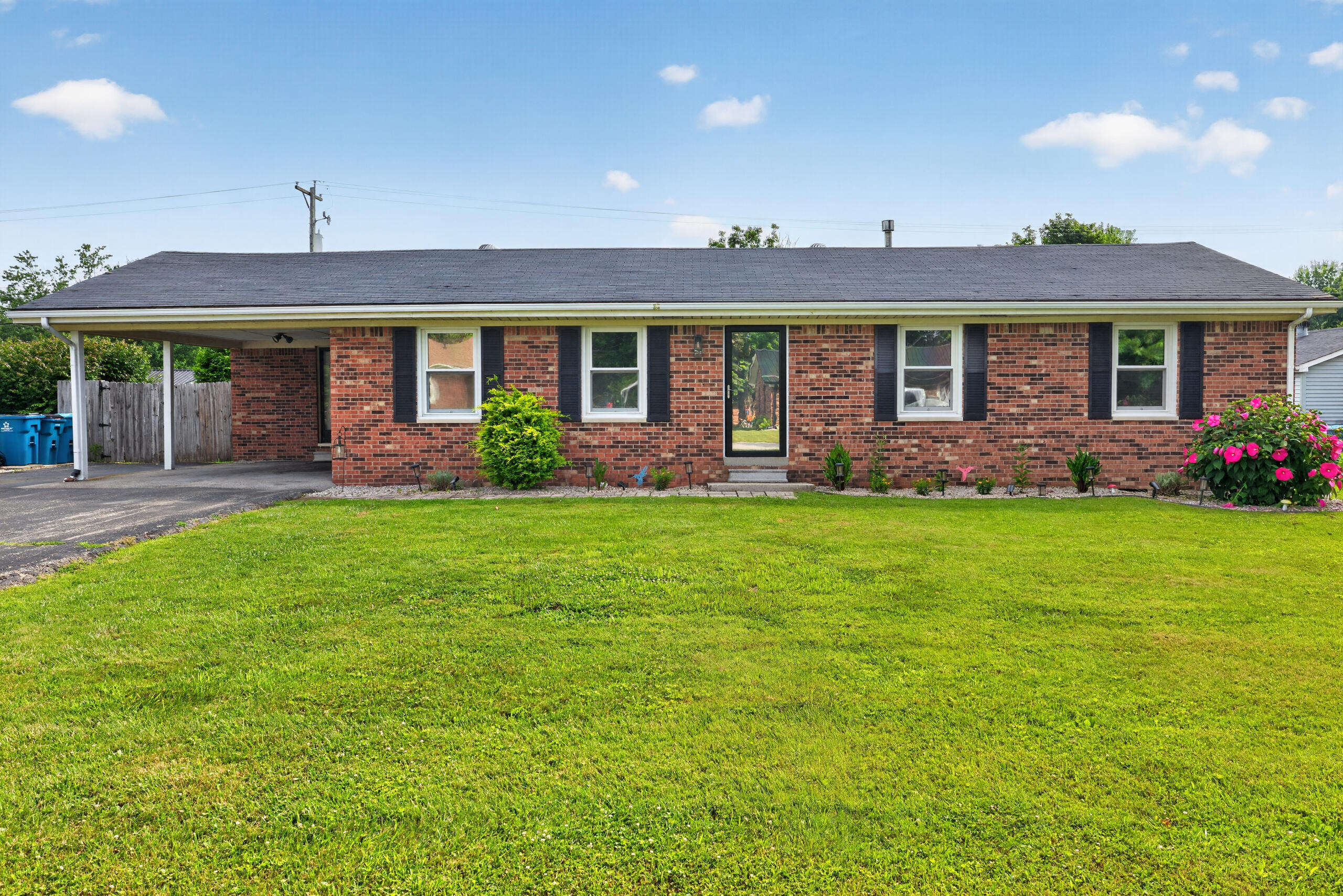 307 Sunset Drive Property Photo 1