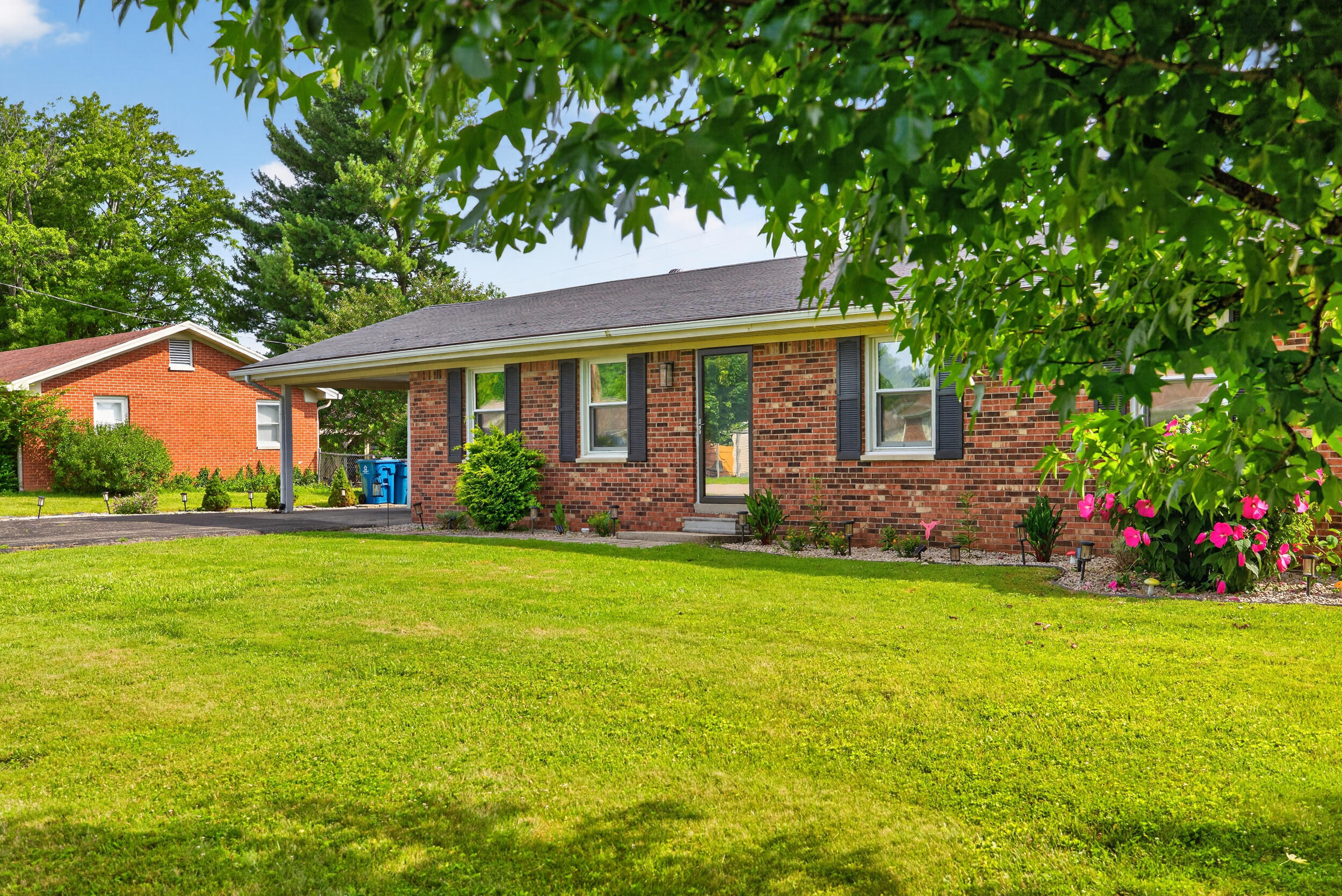 307 Sunset Drive Property Photo 3