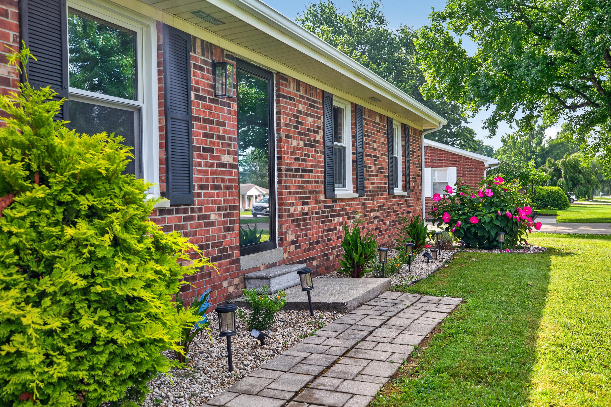 307 Sunset Drive Property Photo 4