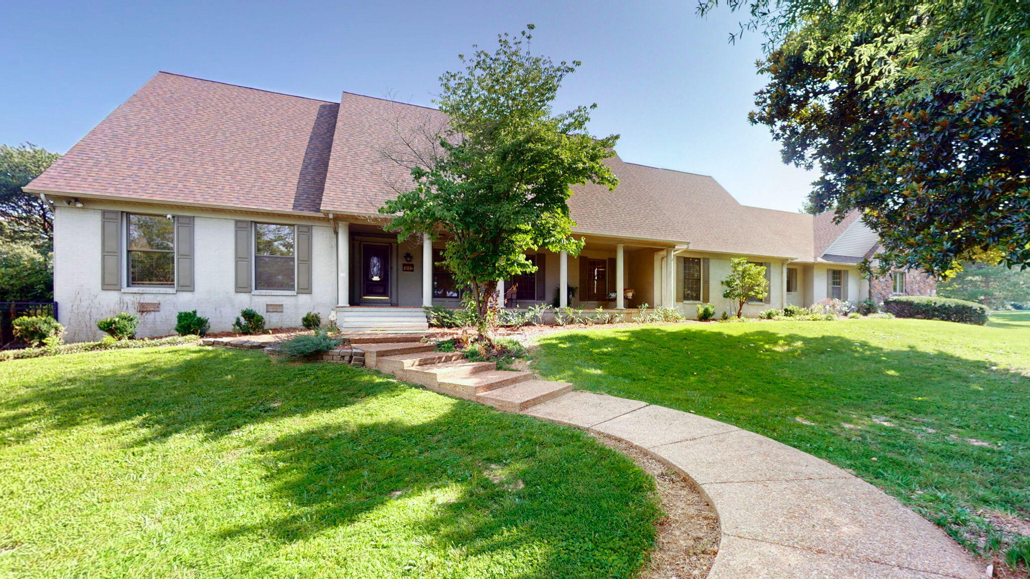 1609 Greenbriar Drive Property Photo 1