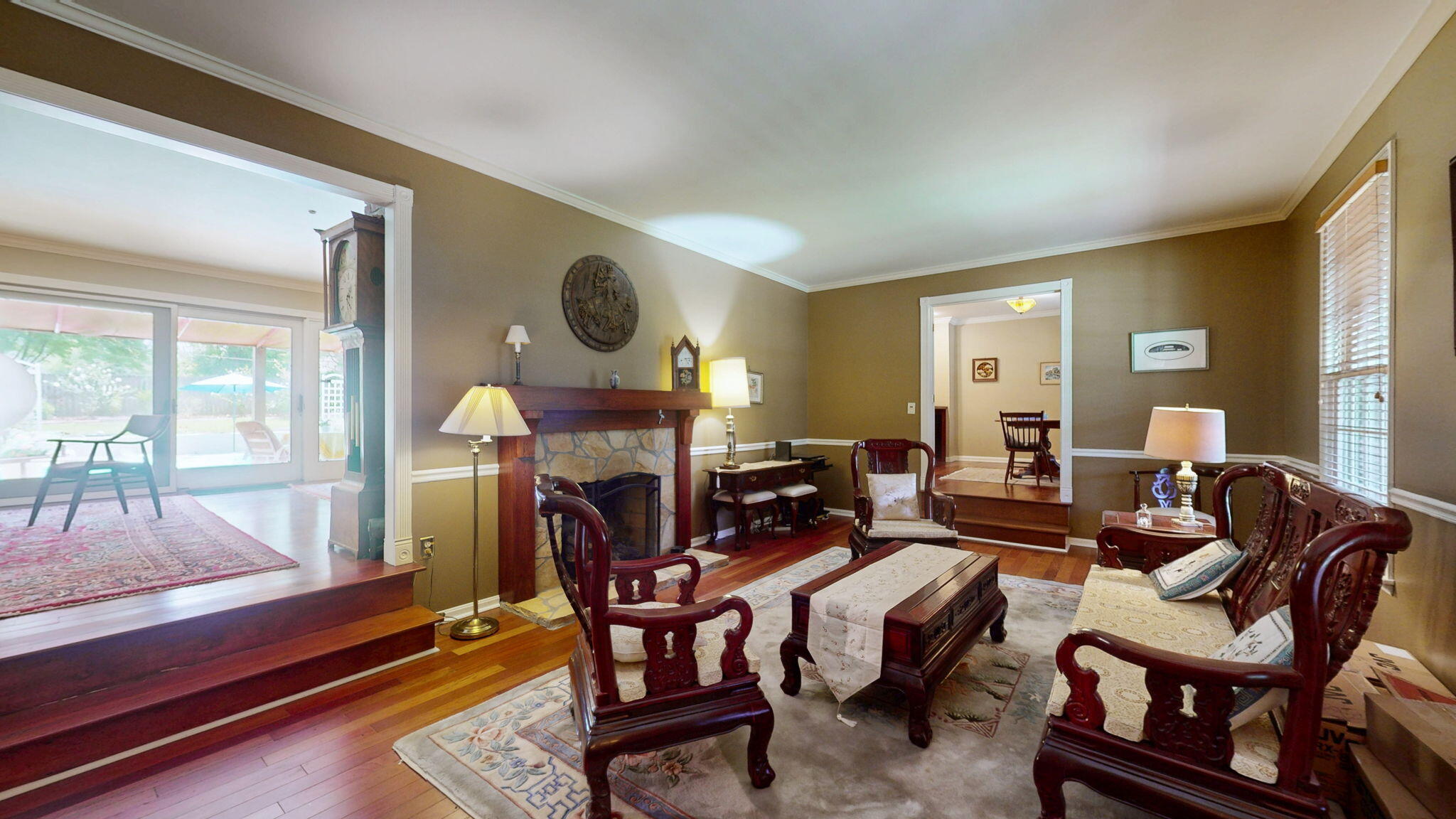 1609 Greenbriar Drive Property Photo 3
