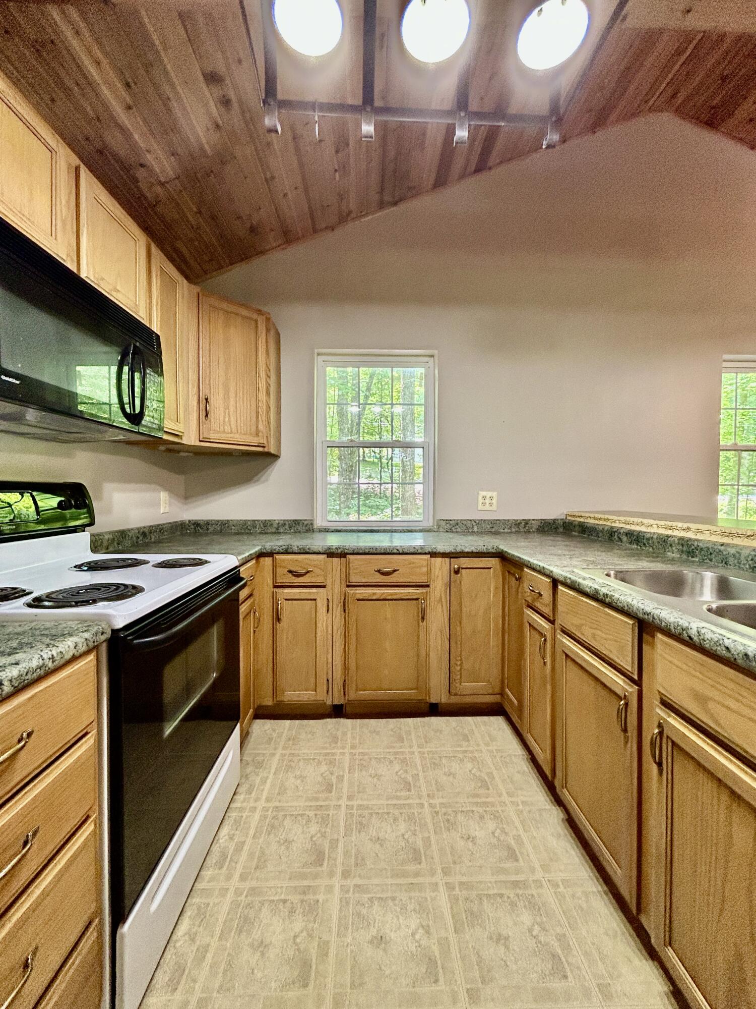 302 Lakeview Avenue Property Photo 17